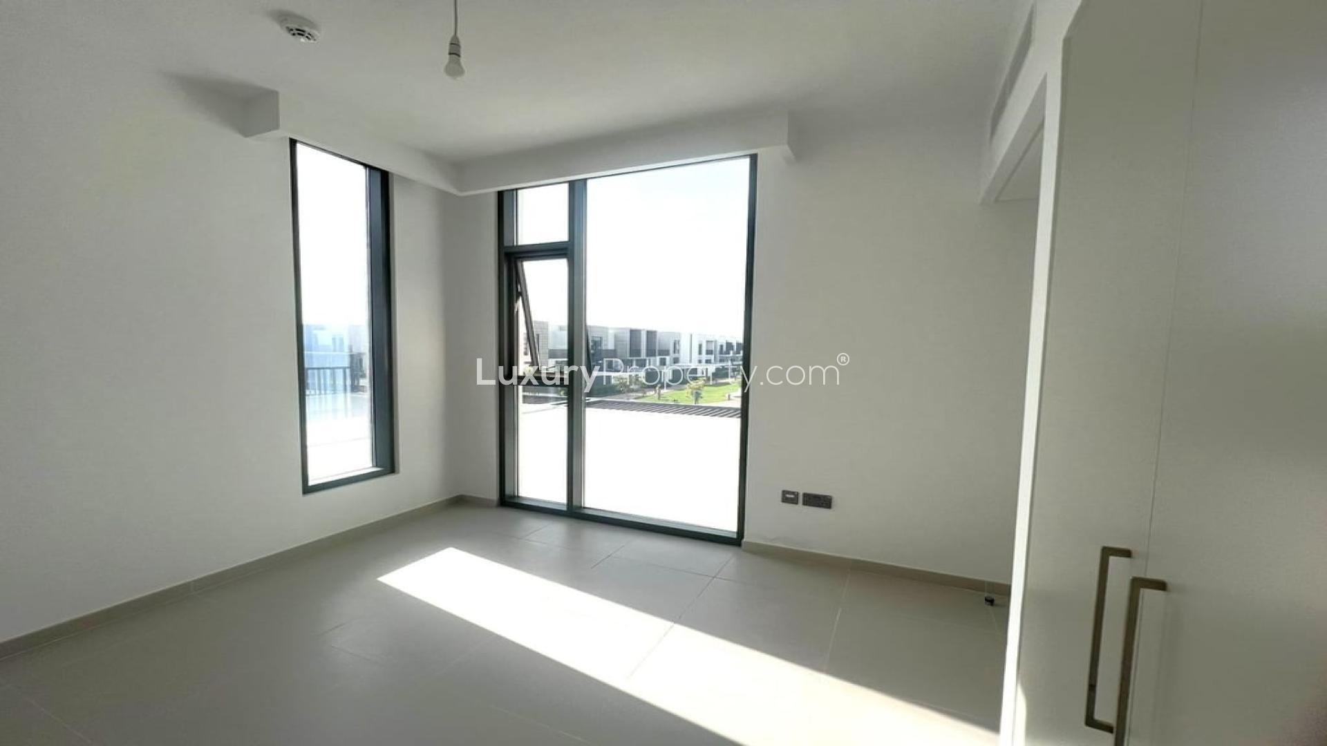 Modern kitchen in 4-bedroom townhouse for rent, Joy, Arabian Ranches 3