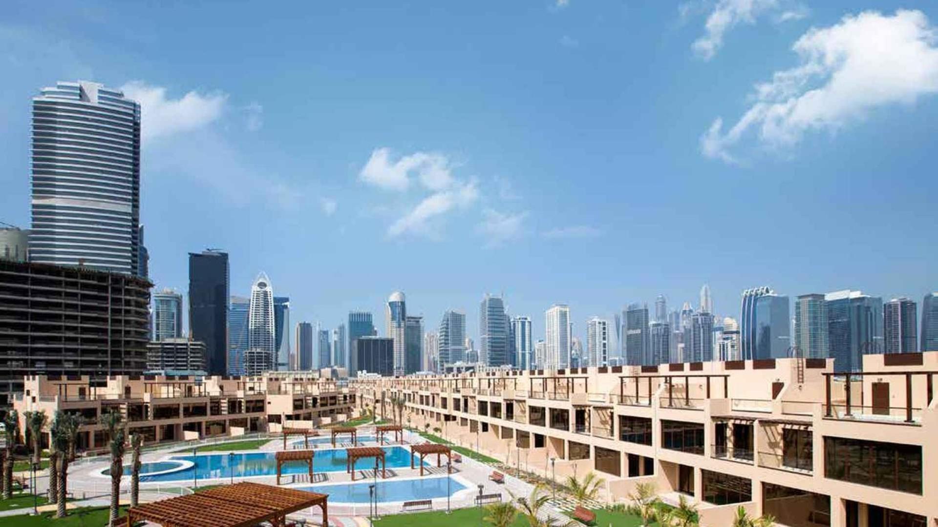 Luxurious living and dining area in four-bed townhouse, Jumeirah Islands for sale