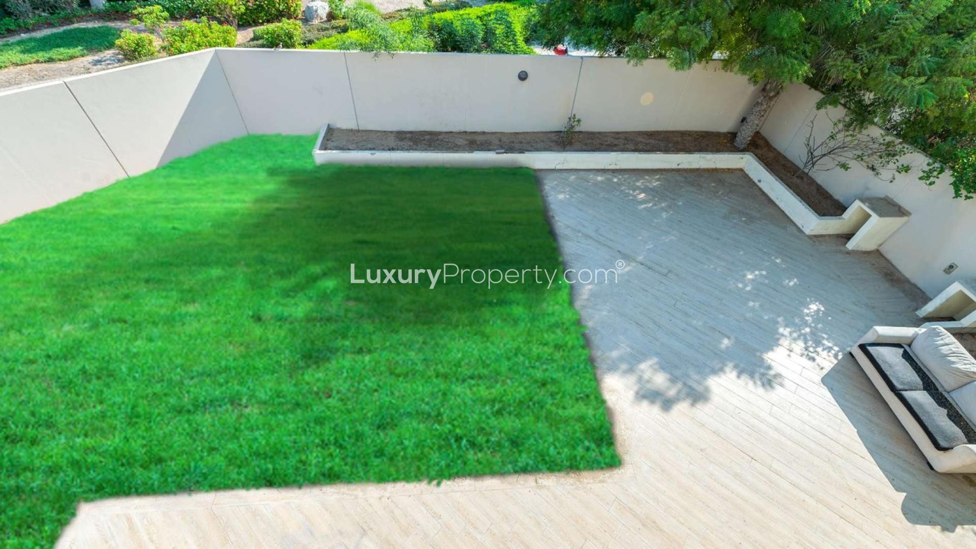 "Elegant 4-bedroom townhouse exterior with lush garden in Al Salam, Mudon Community for sale.",Spacious backyard with lush lawn in Al Salam townhouse, Mudon Community
