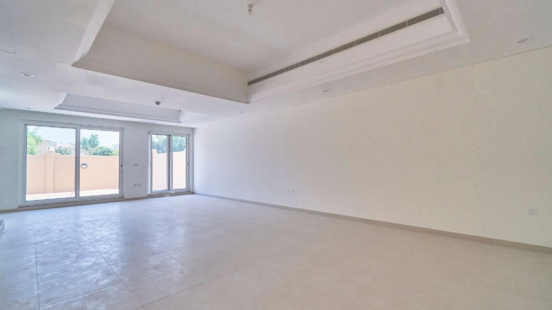 Modern kitchen in a brand new 4-bedroom townhouse, Victory Heights, Dubai Sports City