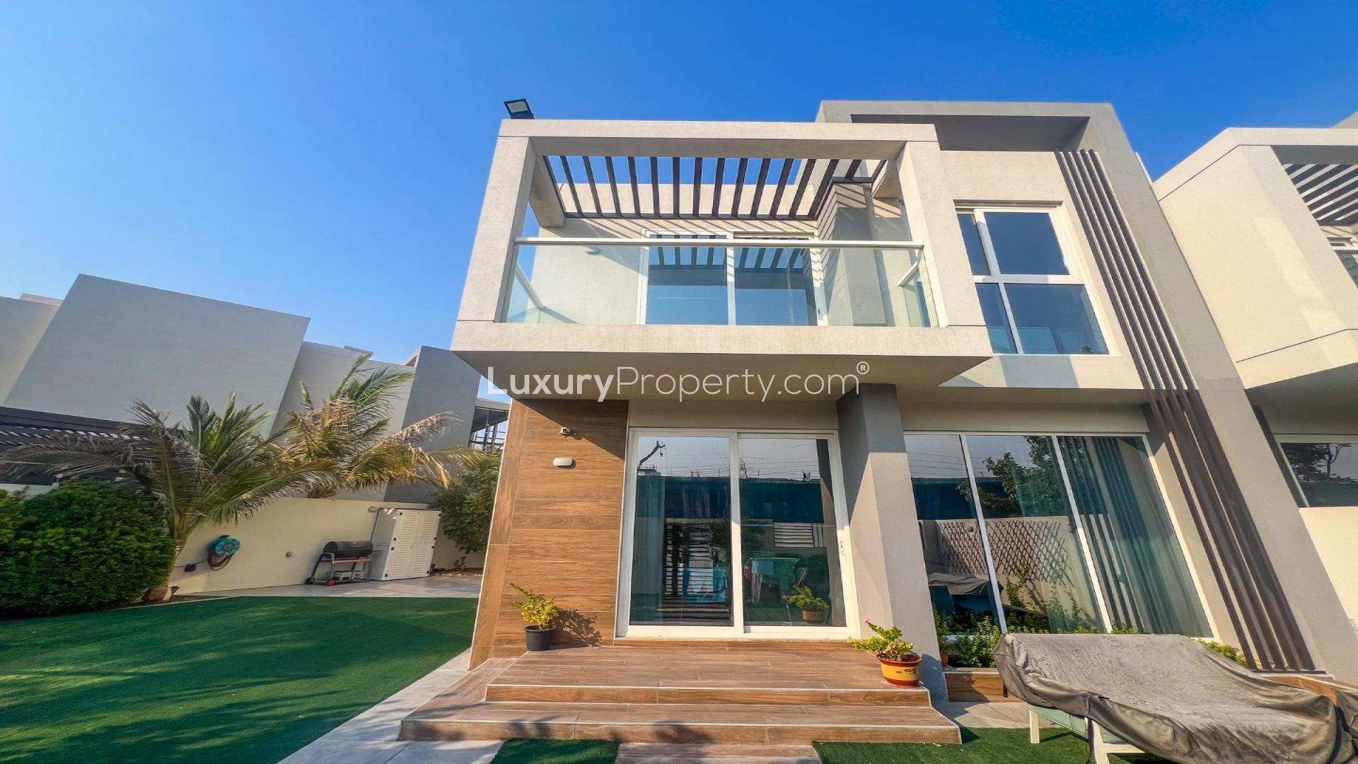 Luxurious townhouse pool area in Royal Park, Jumeirah Park, with palm trees and loungers