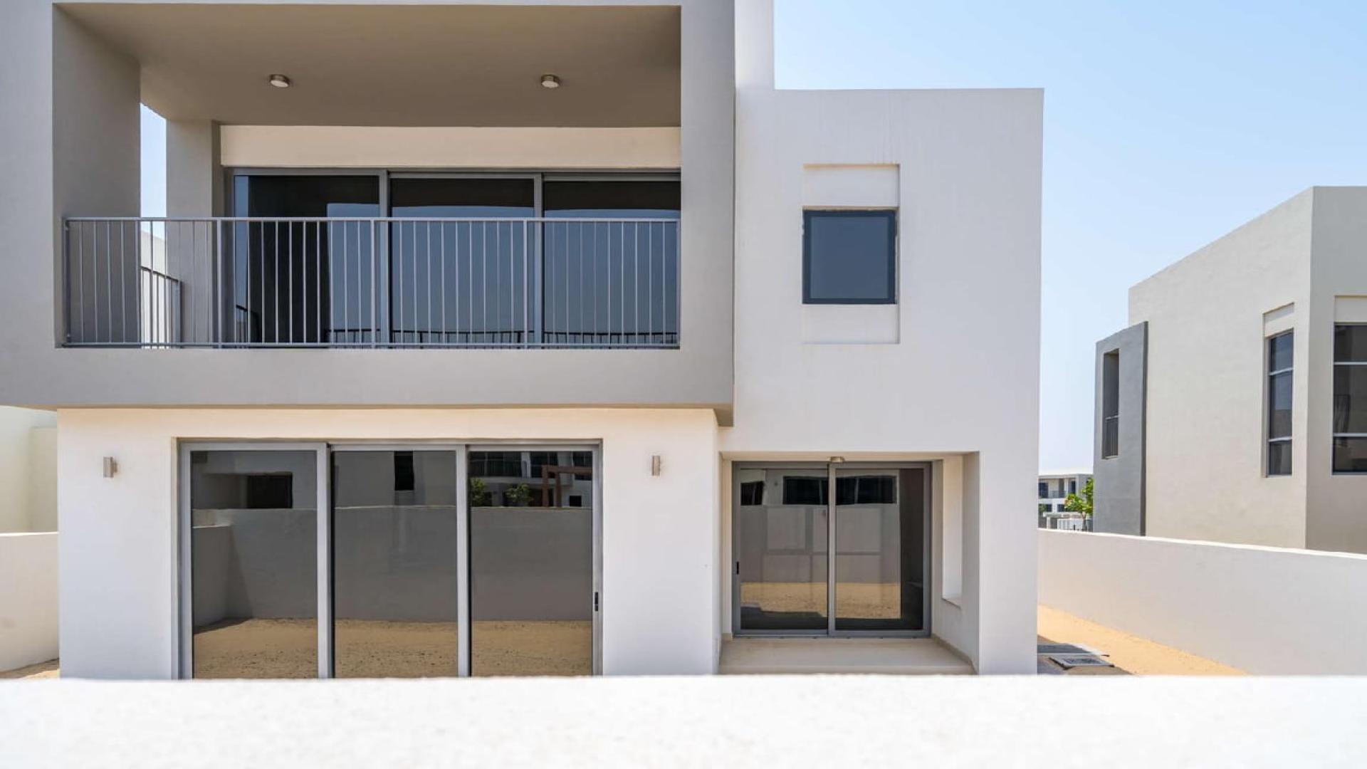 "Modern exterior of 4-bedroom villa for rent in Dubai Hills Estate, Sidra Villas.",Modern kitchen in 4-bedroom villa, Dubai Hills Estate, Sidra Villas. Bright and spacious design