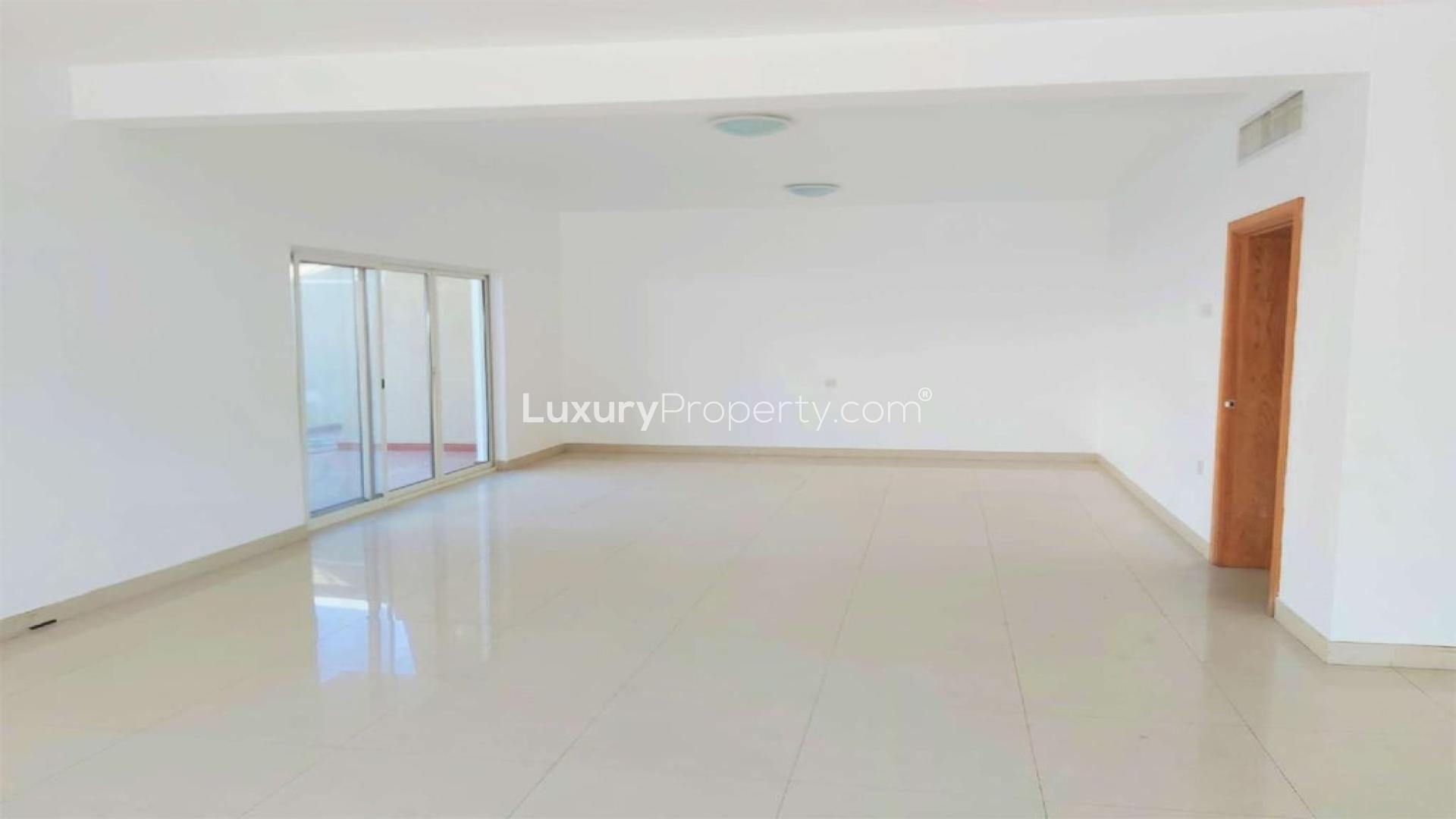 Villa with private pool and garden in Al Wasl, 4 bedrooms, available for rent