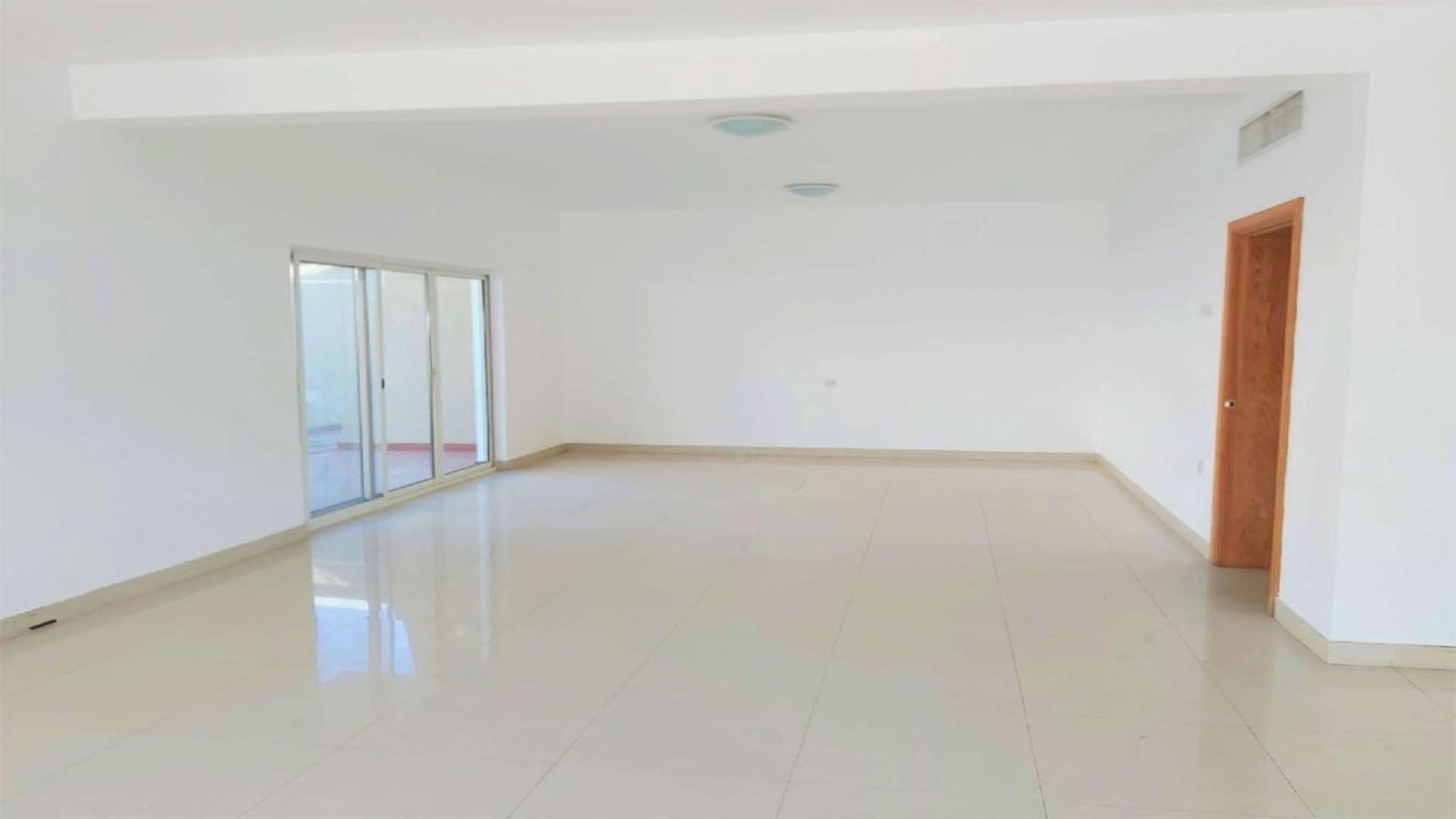 Villa with private pool and garden in Al Wasl, 4 bedrooms, available for rent