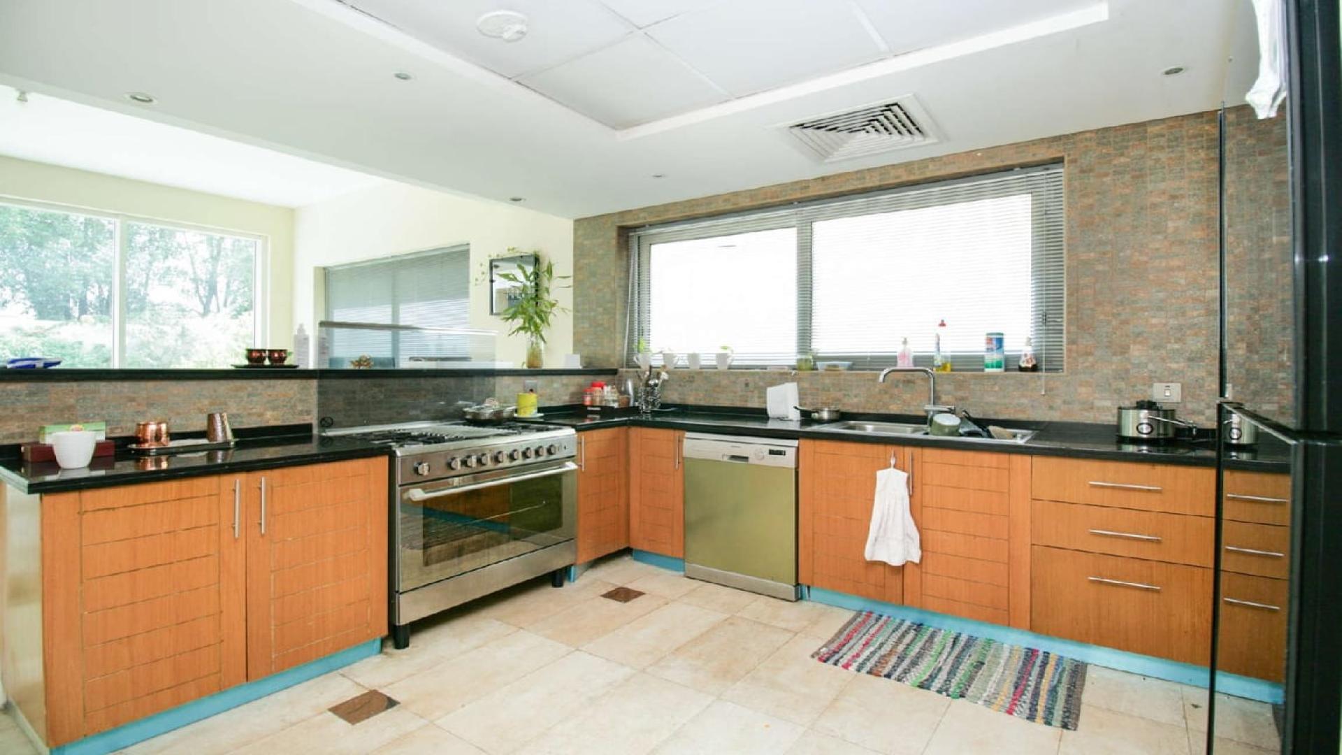 Living room in spacious 4-bedroom Legacy Nova Villa, Jumeirah Park, with modern decor