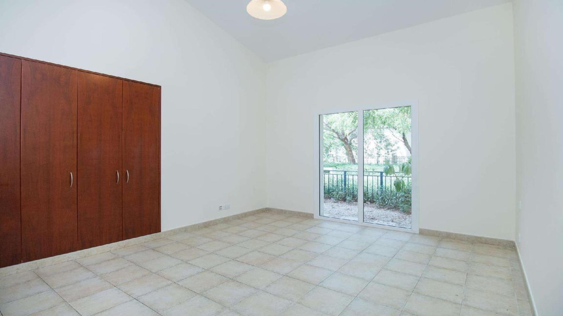 Spacious living area in upgraded 4-bedroom bungalow, Green Community Motor City for rent