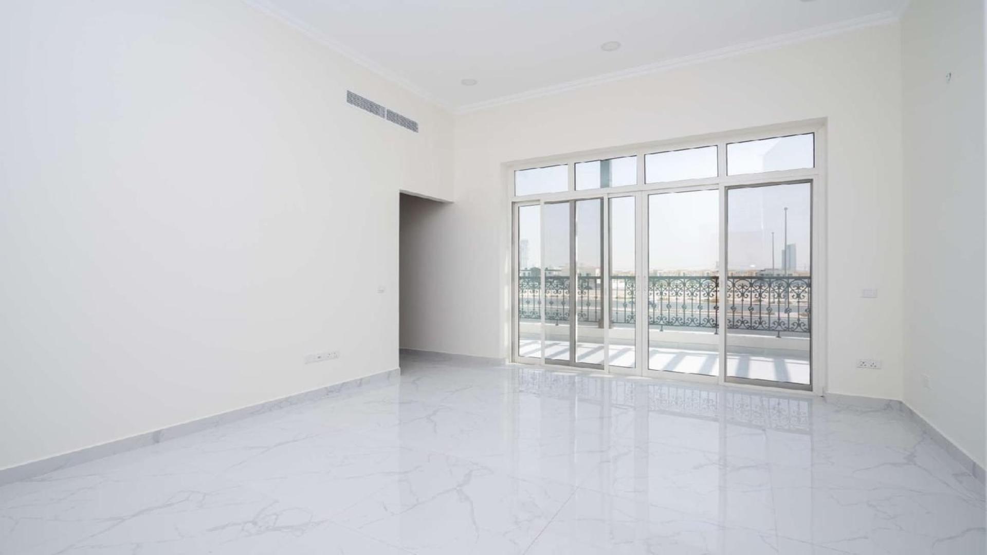 N/A,Bright living room with marble flooring in Jumeirah Park villa for rent