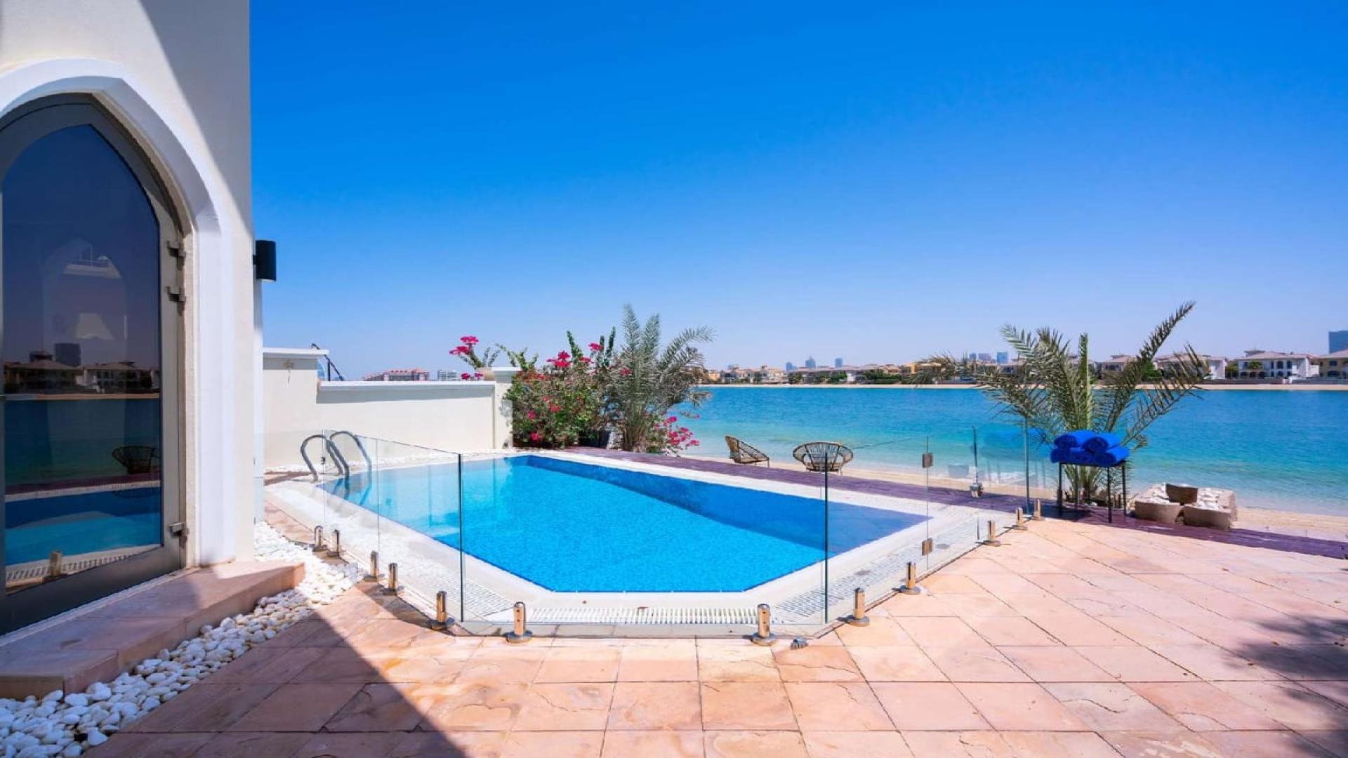 Beachfront villa with private pool overlooking serene waters, Palm Jumeirah, Garden Homes rental