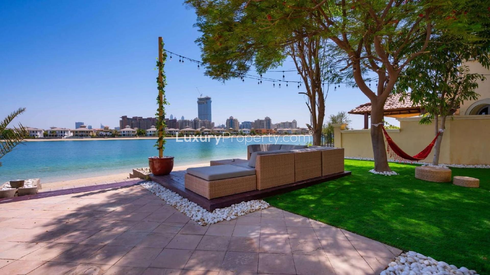 Beachfront villa exterior in Palm Jumeirah, Garden Homes; 4 bedrooms, 5 bathrooms for rent