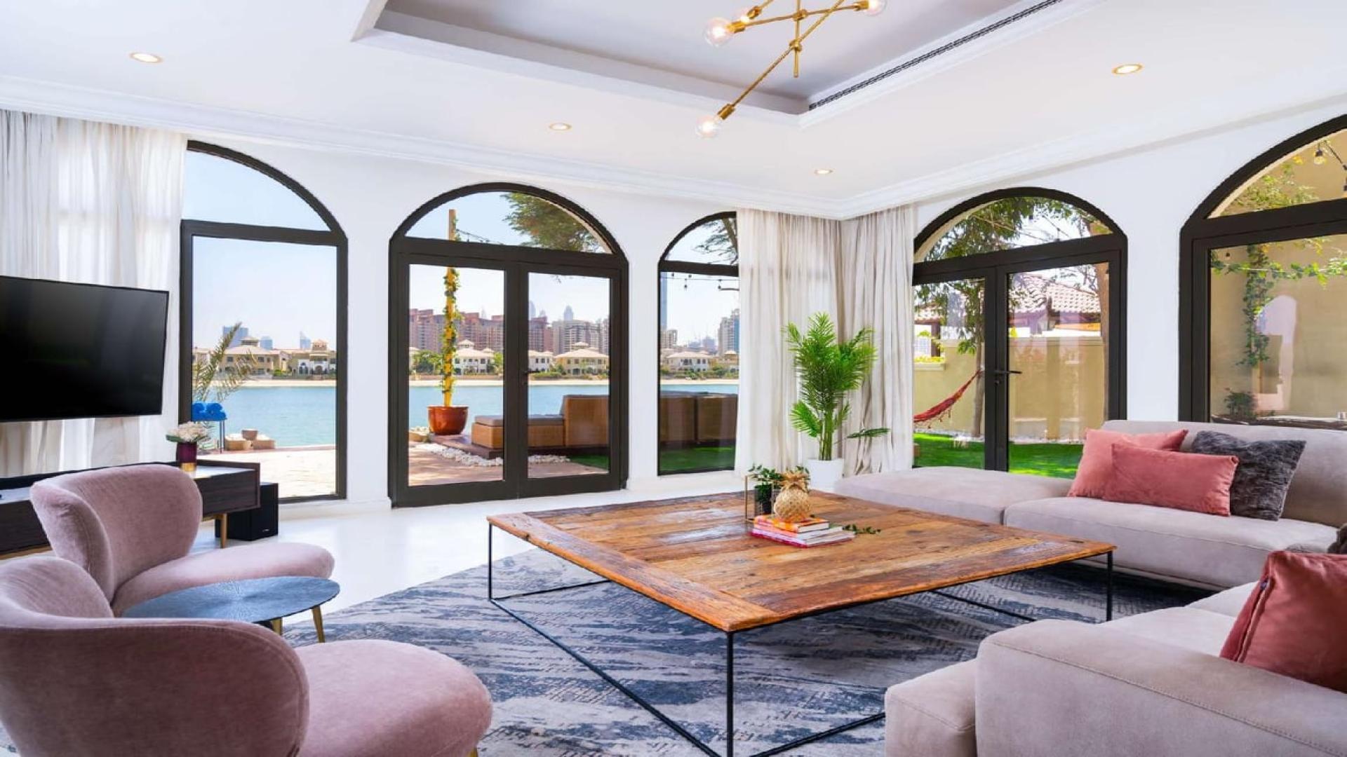 Luxurious living room with waterfront view in Palm Jumeirah Garden Home villa