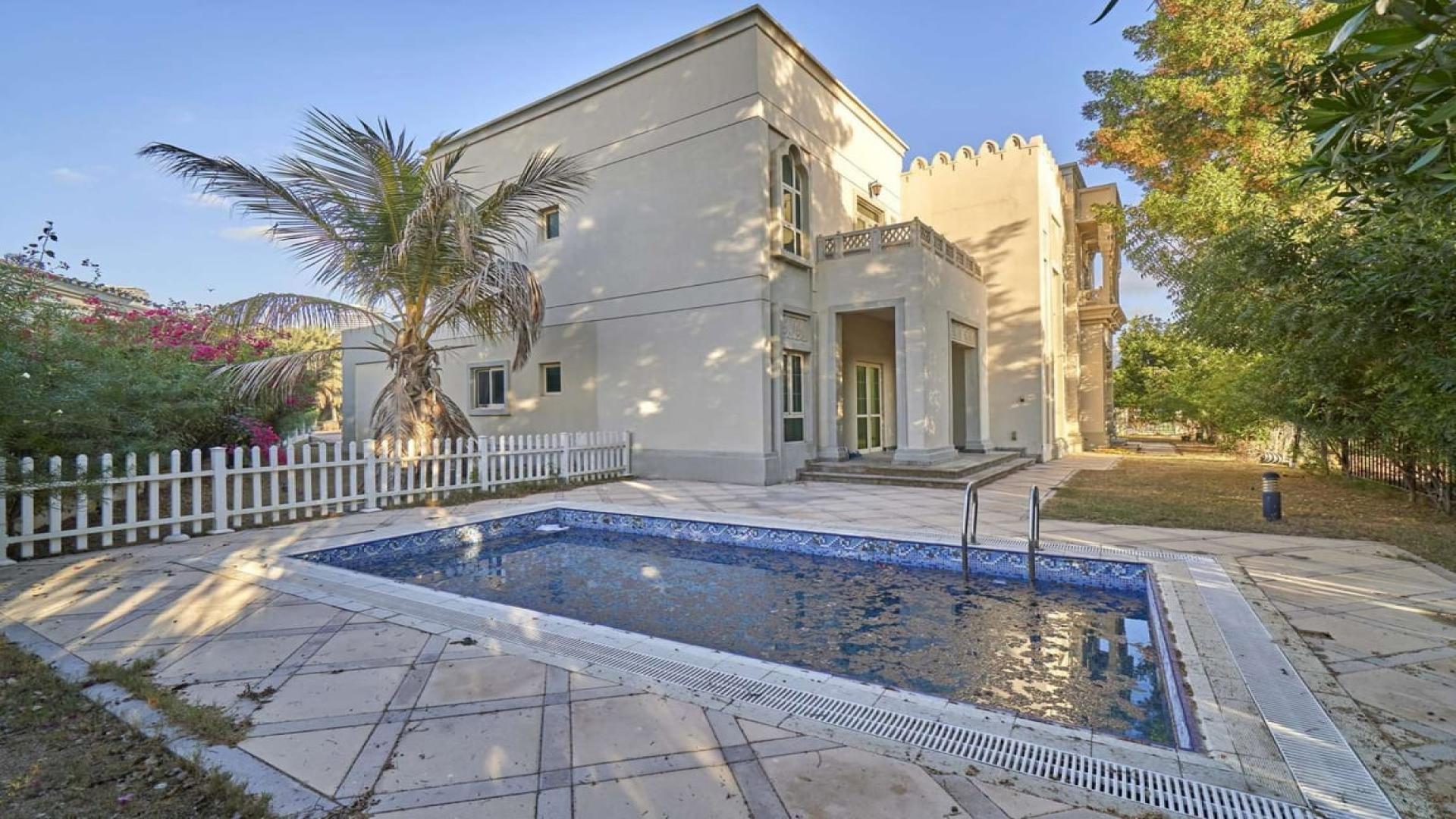 Elegant foyer with staircase in 4-bedroom villa, Jumeirah Islands European Clusters
