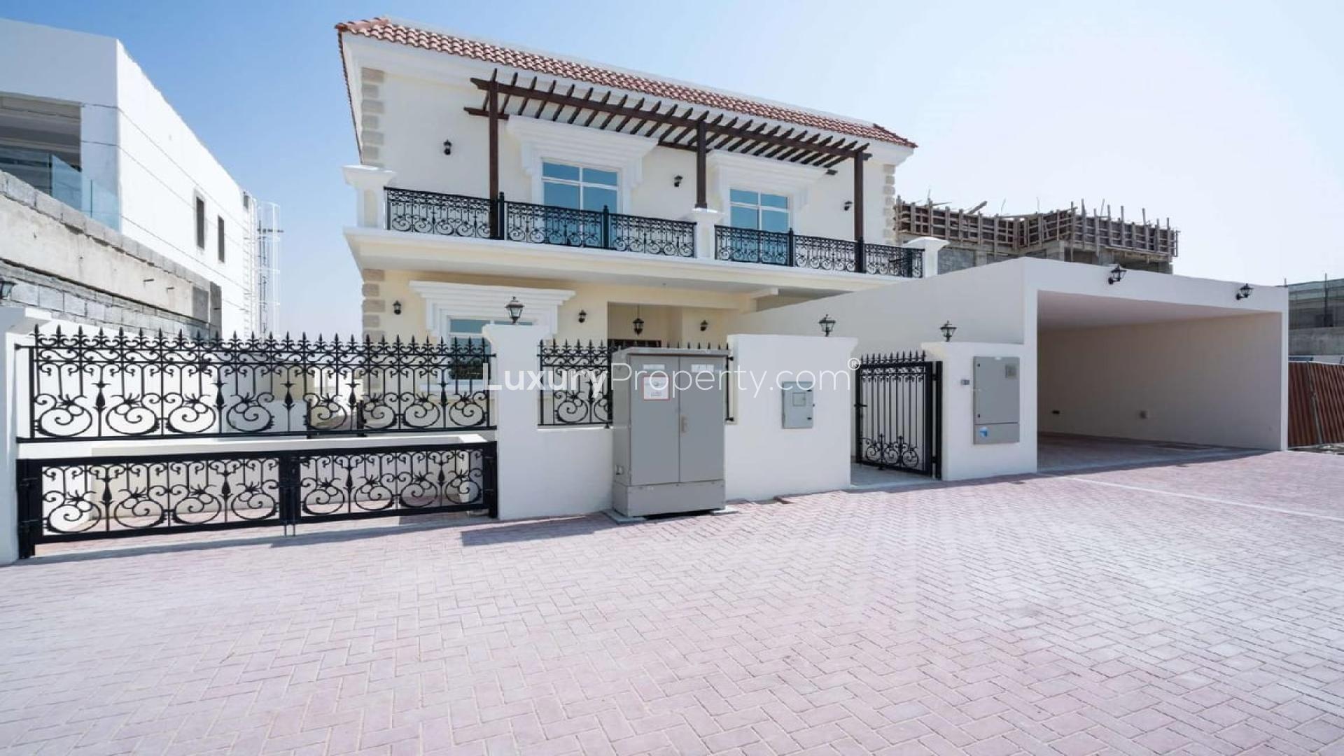 Brand new 4-bedroom villa exterior in Jumeirah Park, Dubai, for rent