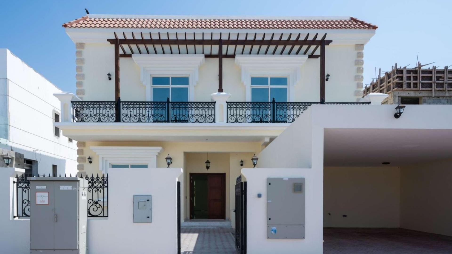 Brand new 4-bedroom villa exterior in Jumeirah Park, Dubai for rent