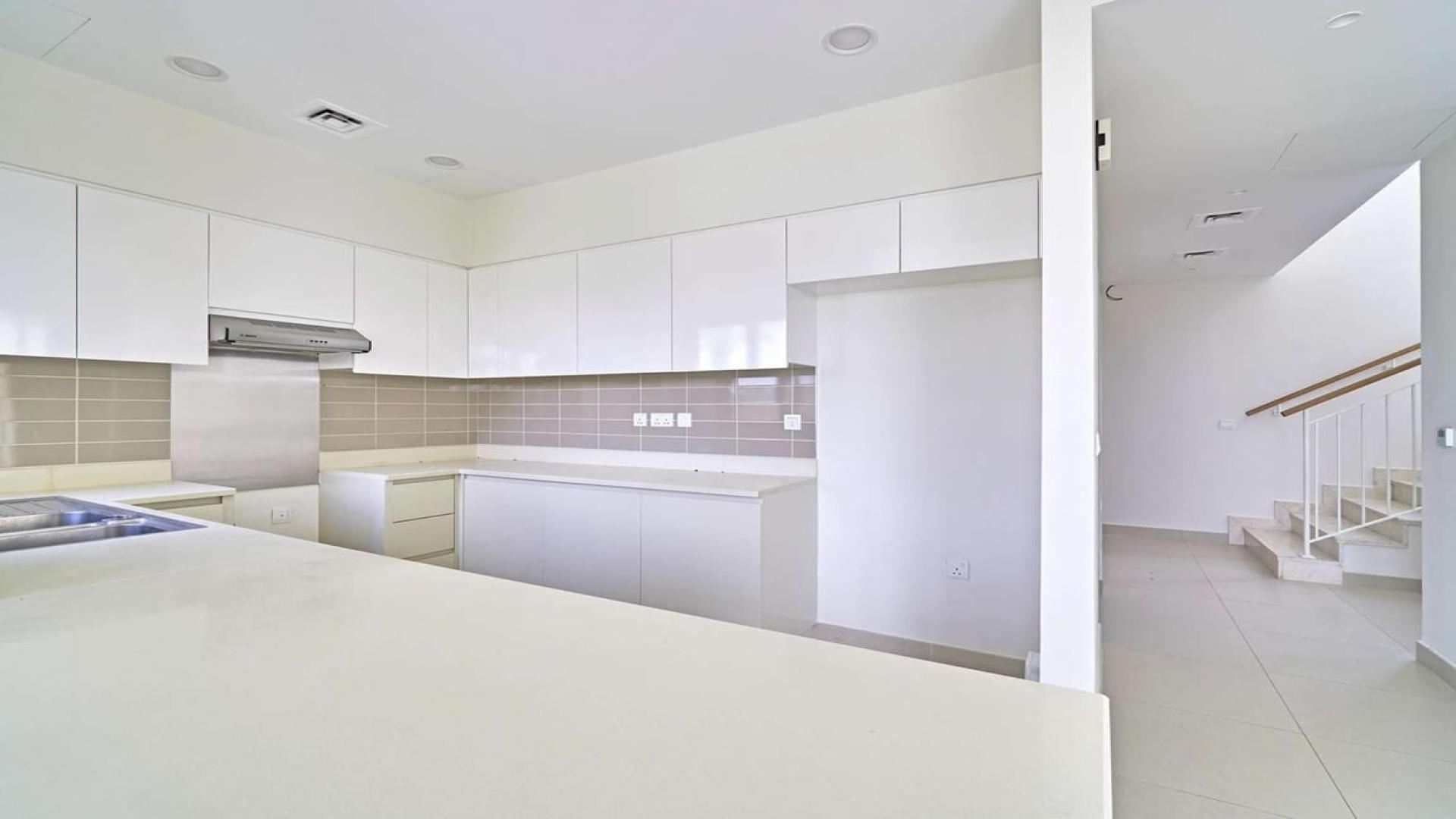 Modern kitchen in 4-bedroom townhouse for rent, Maple 1, Dubai Hills Estate