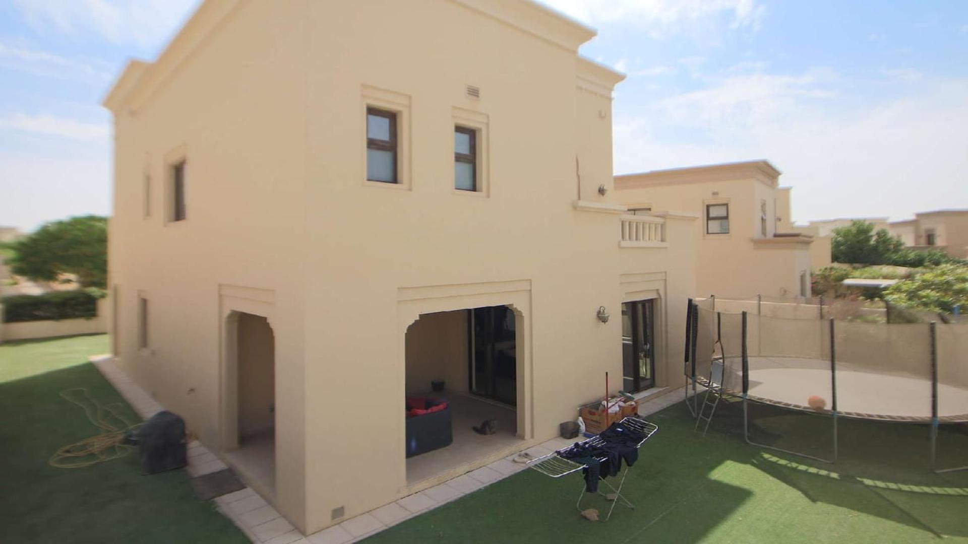 "Elegant 4-bedroom villa exterior in Casa, Arabian Ranches 2, available for rent.",Spacious 4-bedroom villa exterior with garden in Casa, Arabian Ranches 2 for rent