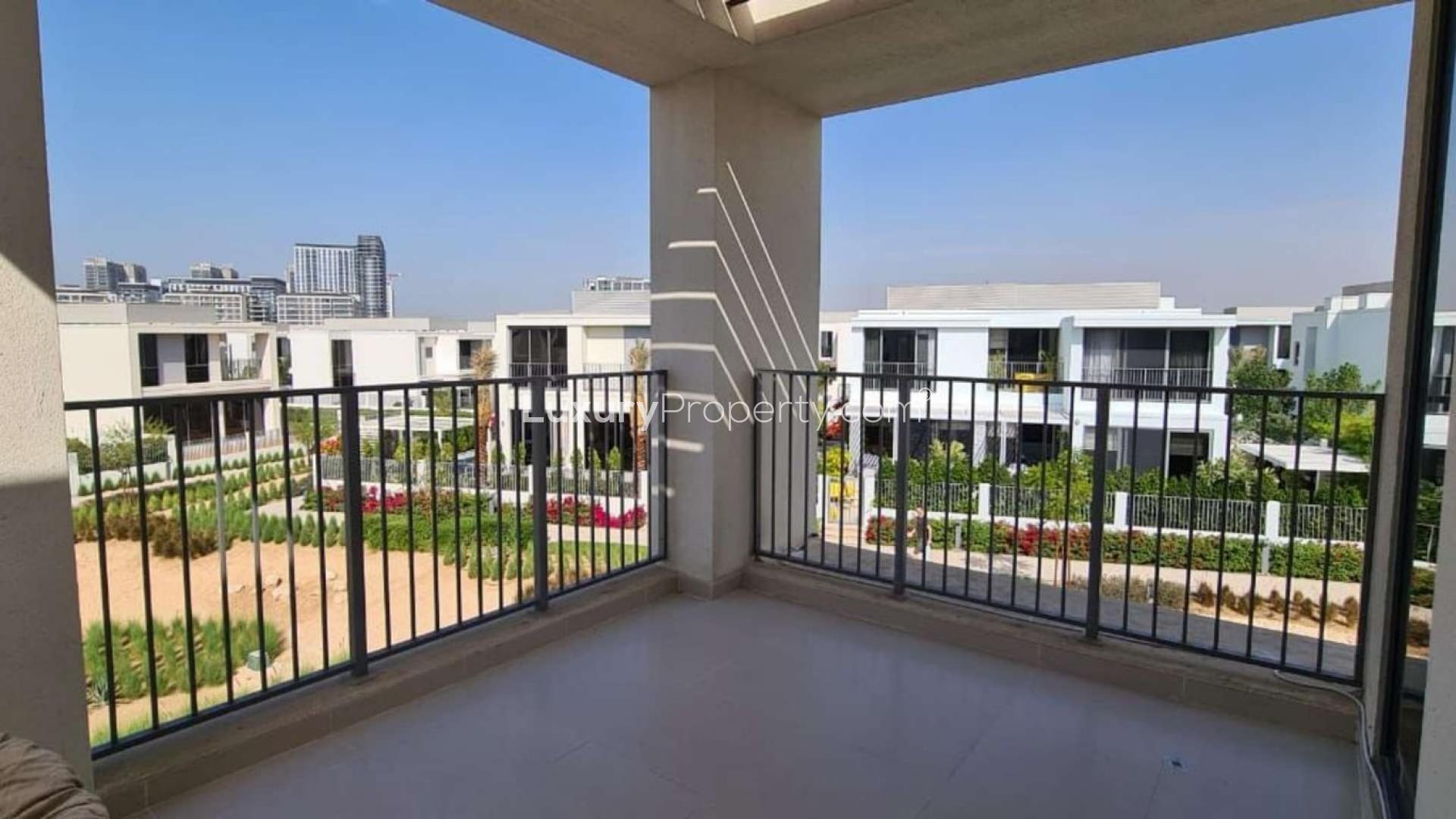 Modern villas in Sidra, Dubai Hills Estate, surrounded by lush greenery and landscaped paths