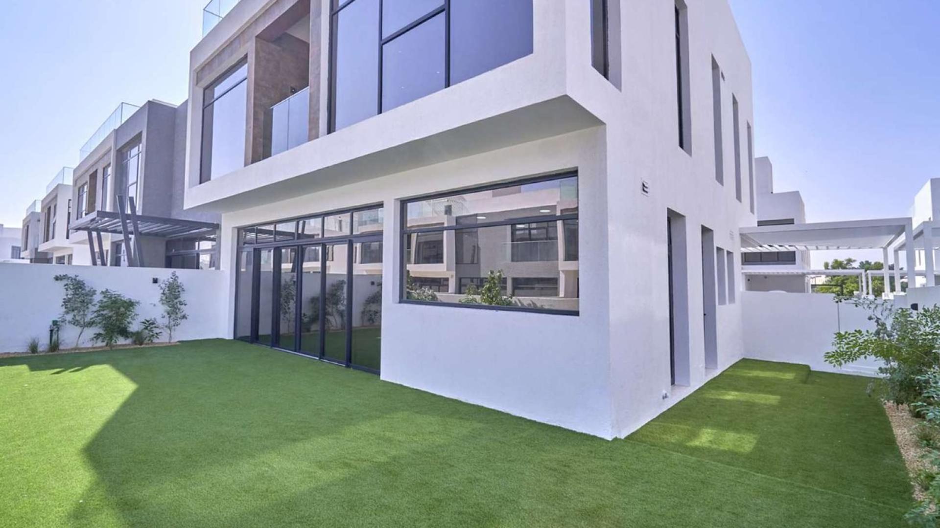 Contemporary 4-bedroom villa exterior with lush lawn at Jumeirah Golf Estates, Dubai