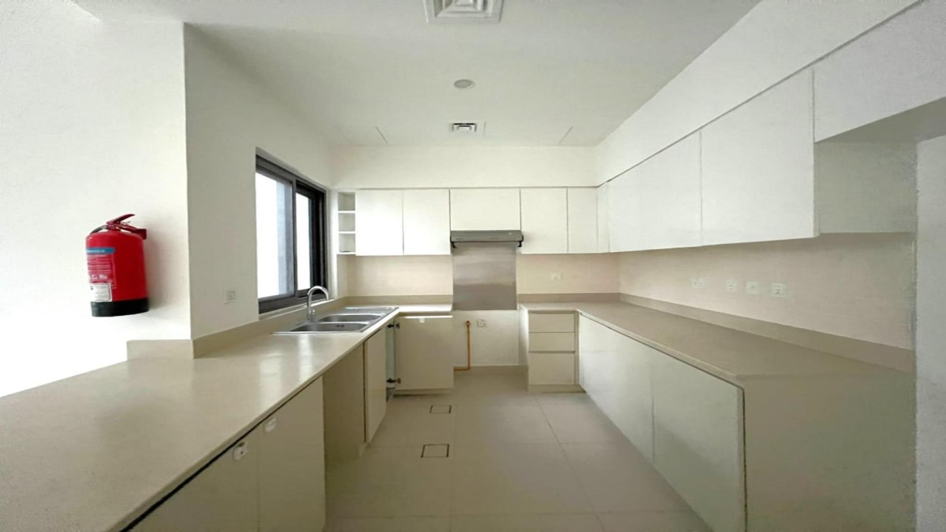 "Spacious living area in vacant 4-bedroom villa, Maple at Dubai Hills Estate.",Modern kitchen in vacant 4-bedroom villa, Maple at Dubai Hills Estate, available for rent