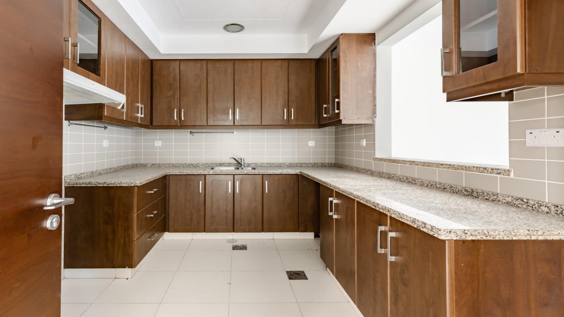 Open-plan living area in elegant 4-bedroom villa, Mira 5, Reem, available for rent