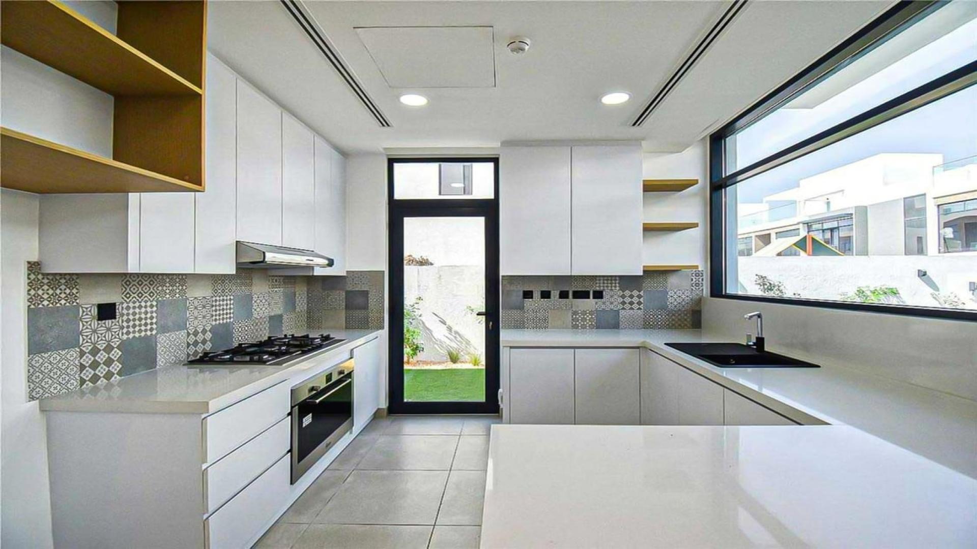 Luxury villa with swimming pool in Jumeirah Golf Estates, perfect for rent