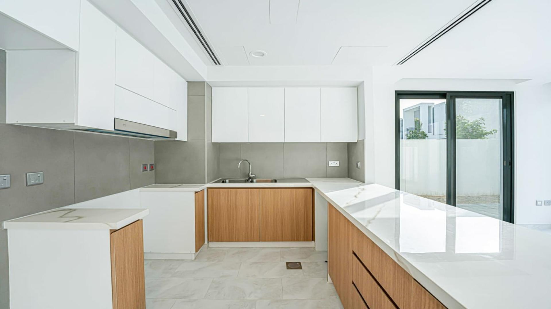 Modern kitchen in spacious 4-bedroom villa for rent, Villanova, Dubai Land, Ref LP40631