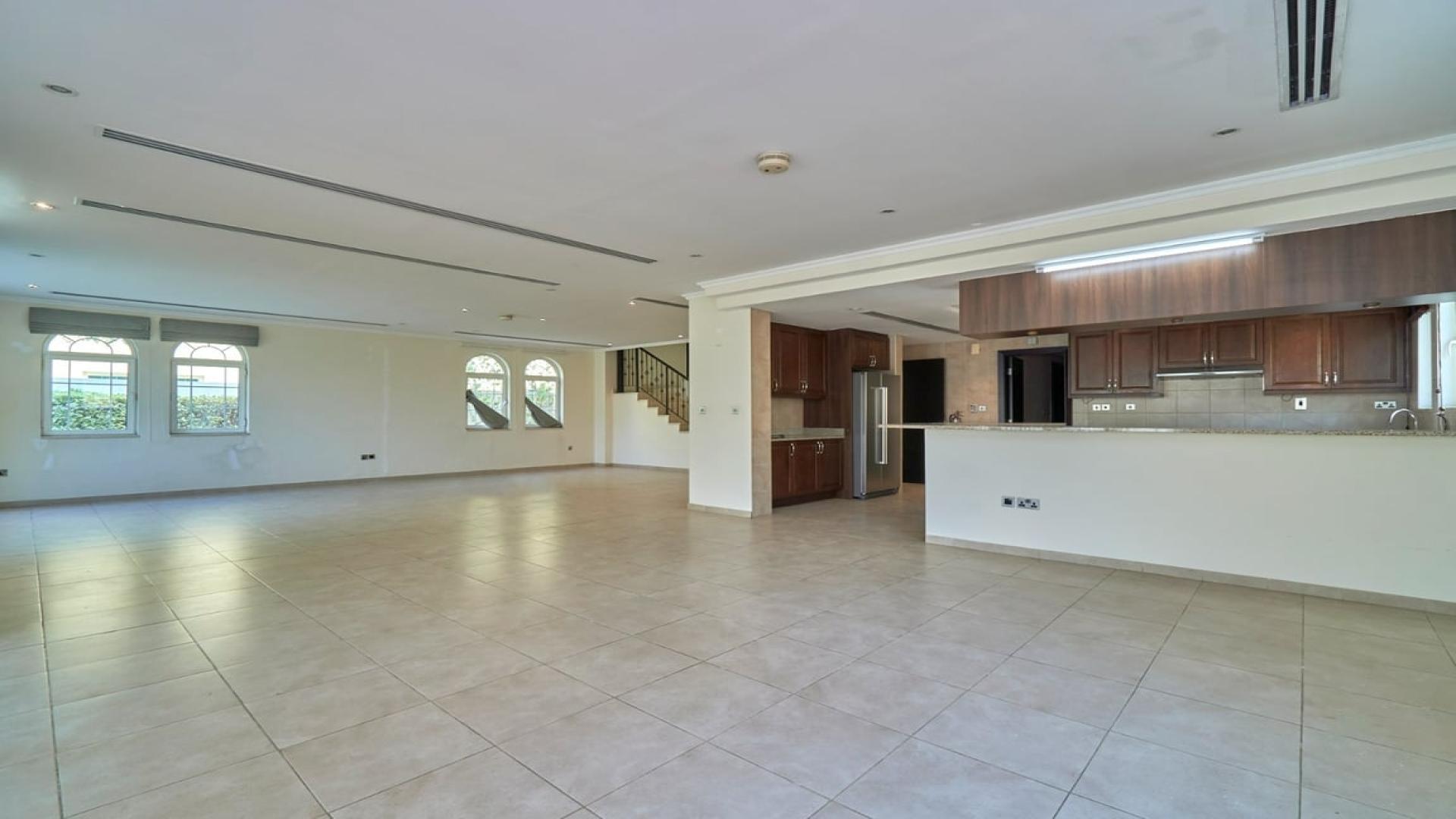 Spacious living area in 4-bedroom Legacy Villa, Jumeirah Park, available for rent
