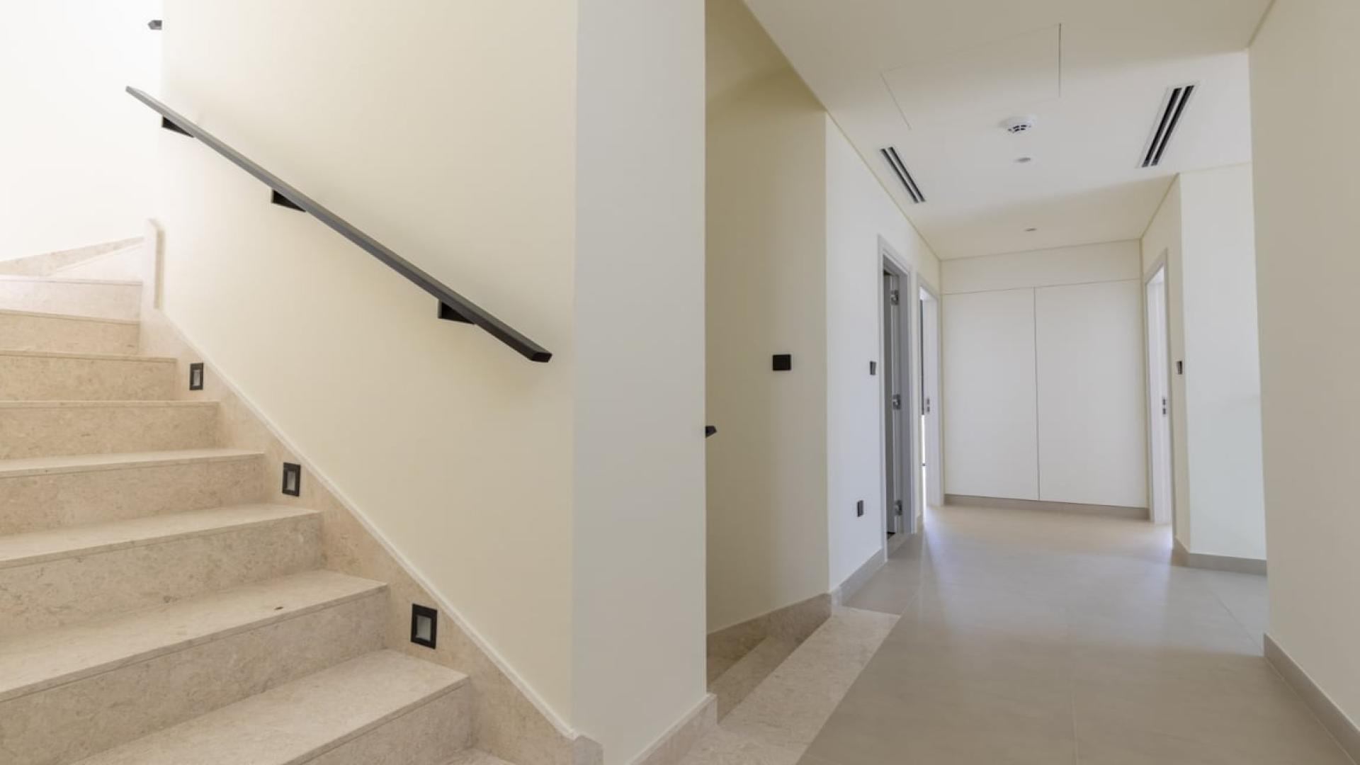 Spacious open-plan kitchen and living area in Dubai Hills Estate villa for rent