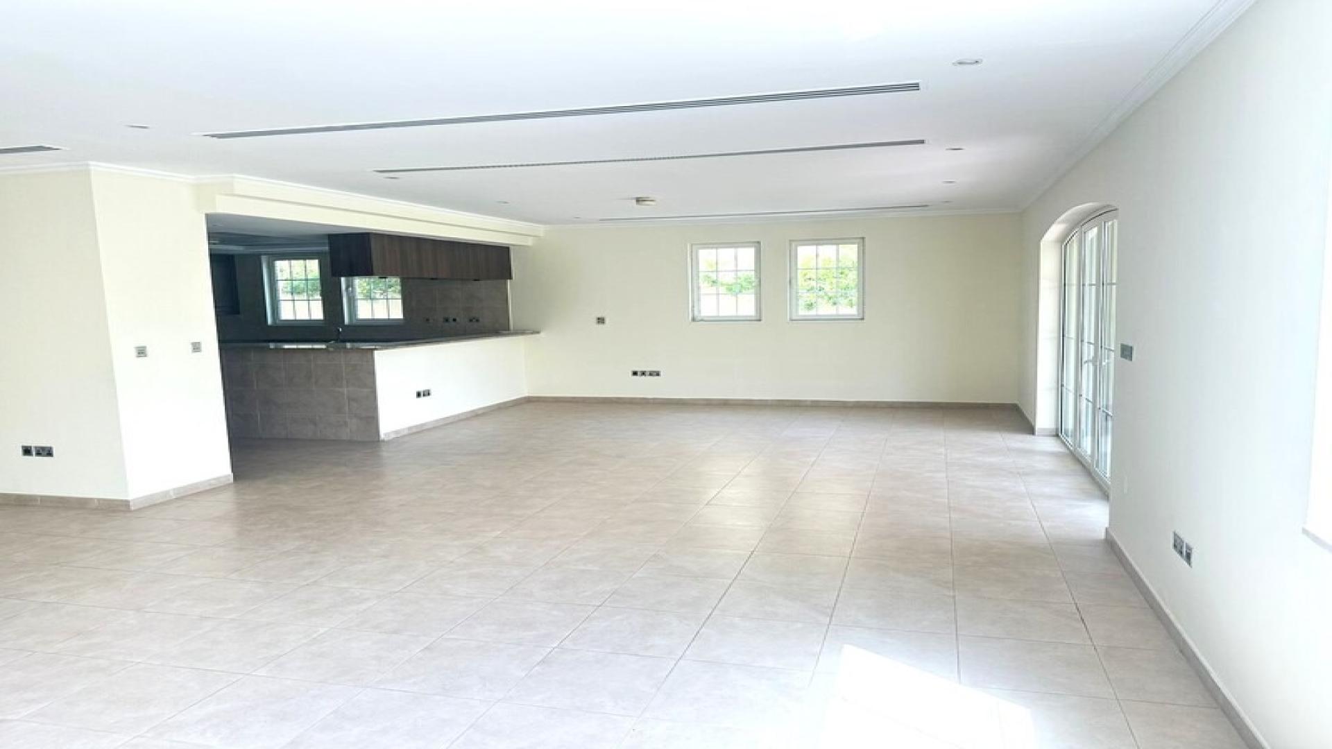 N/A,"Spacious backyard with pool in 4-bedroom villa, Legacy, Jumeirah Park for rent.",Spacious kitchen in 4-bedroom villa for rent, Jumeirah Park, Legacy community