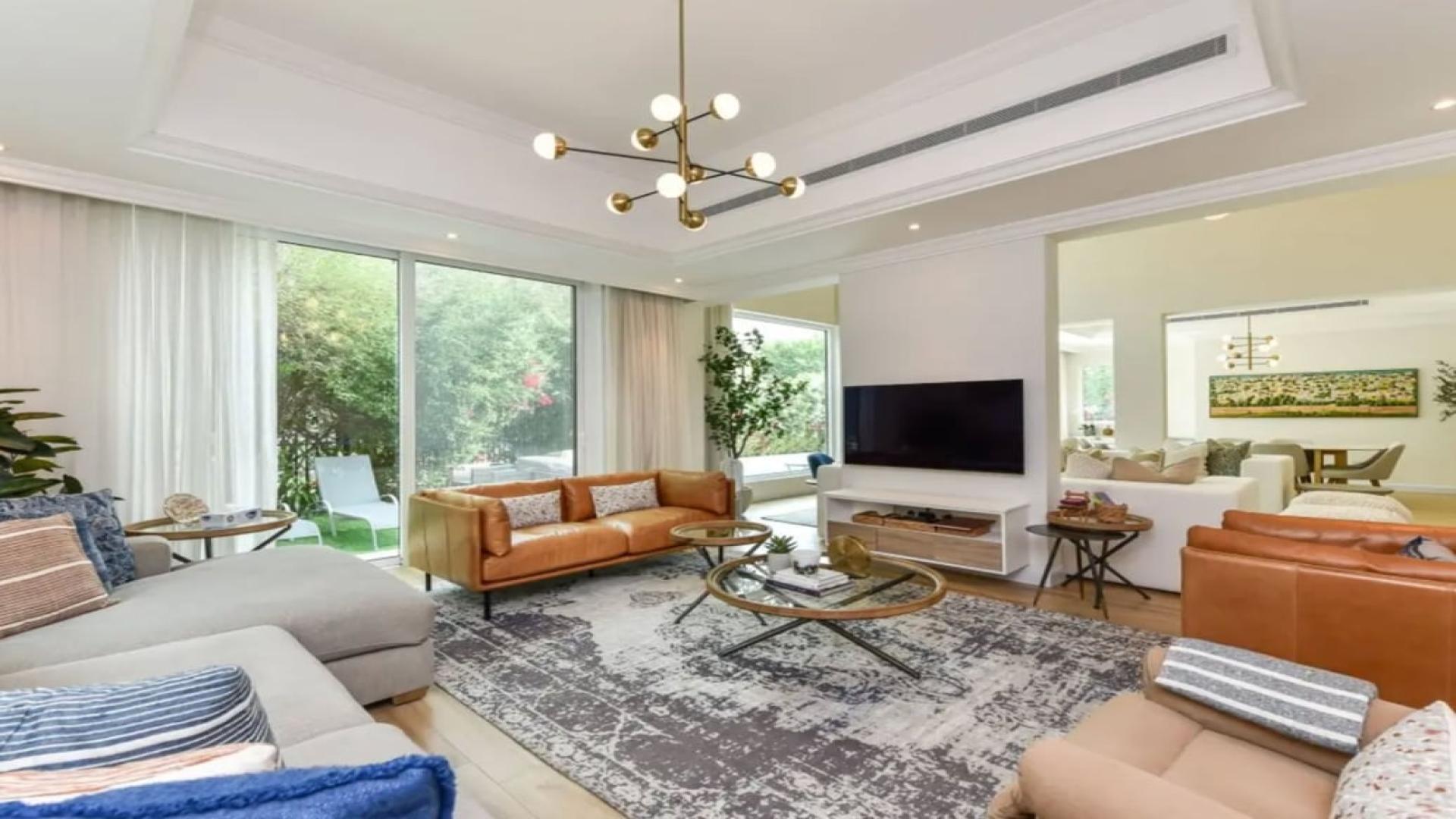 Luxurious villa interior with spacious living and dining areas, Jumeirah Islands rental