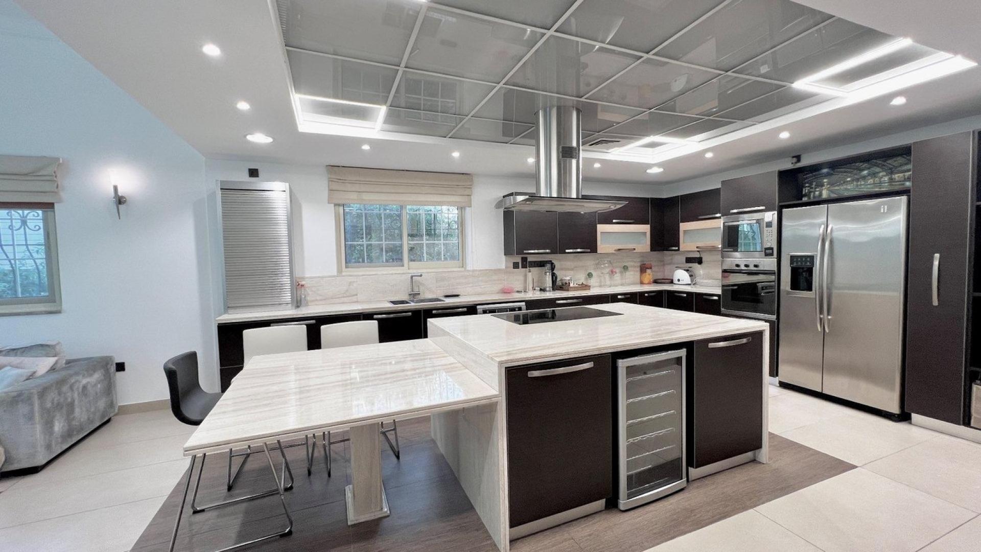 Elegant dining area in upgraded 4-bedroom villa, European Clusters, Jumeirah Islands