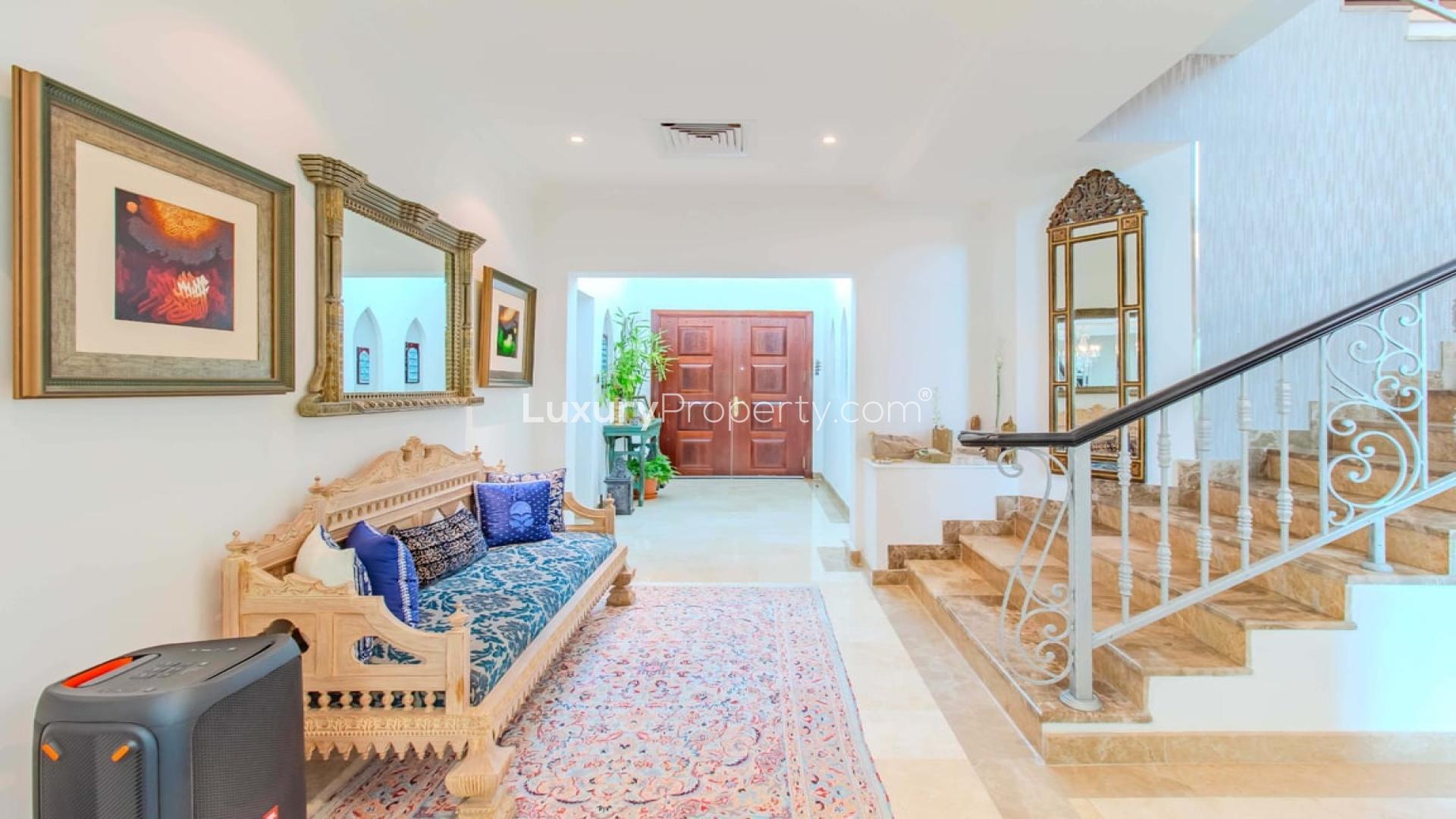 Renovated 4-bedroom villa with garden, driveway in Jumeirah Islands, Islamic Clusters for rent