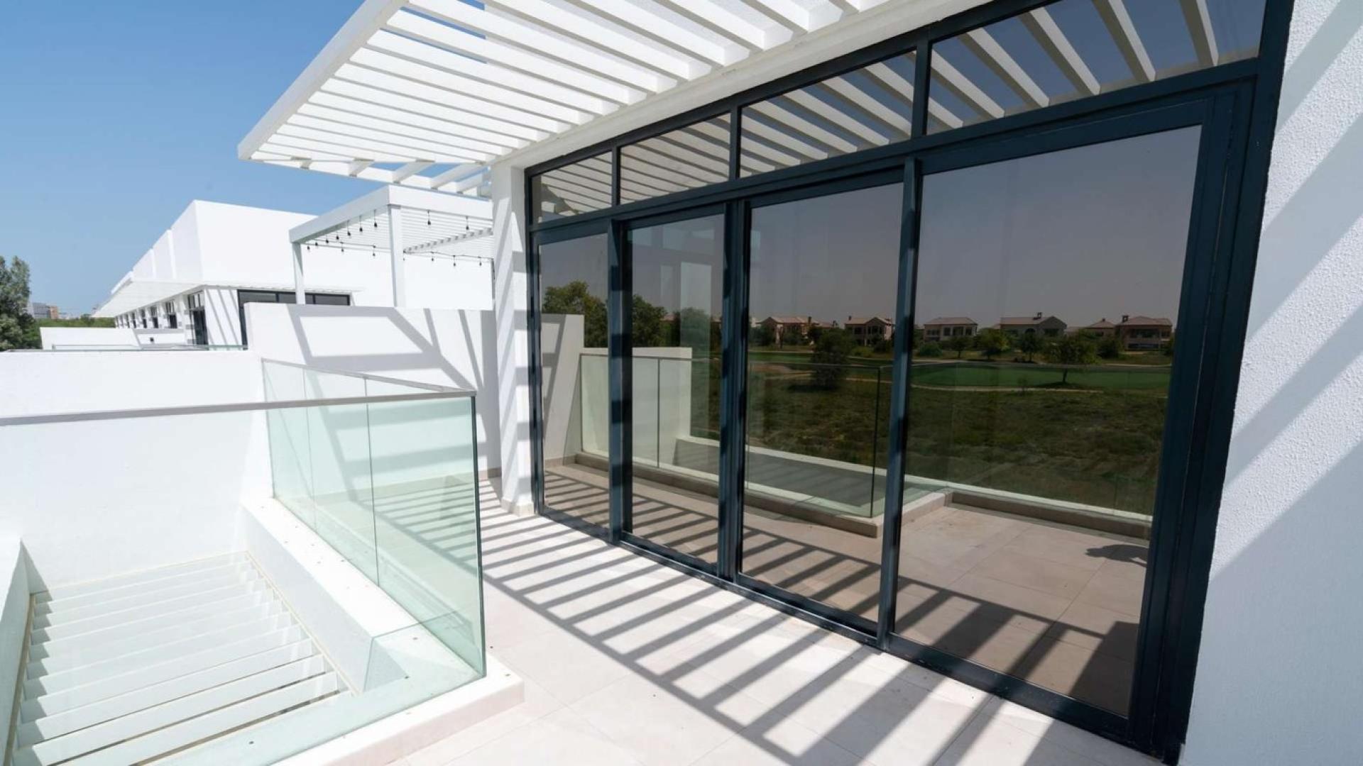 Minimalist hallway with built-in closet in Jumeirah Luxury Villa, Jumeirah Golf Estates