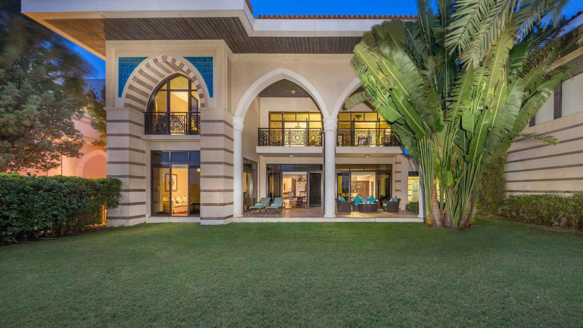 Luxurious five-bed villa view with private pool in Jumeirah Zabeel Saray, Palm Jumeirah