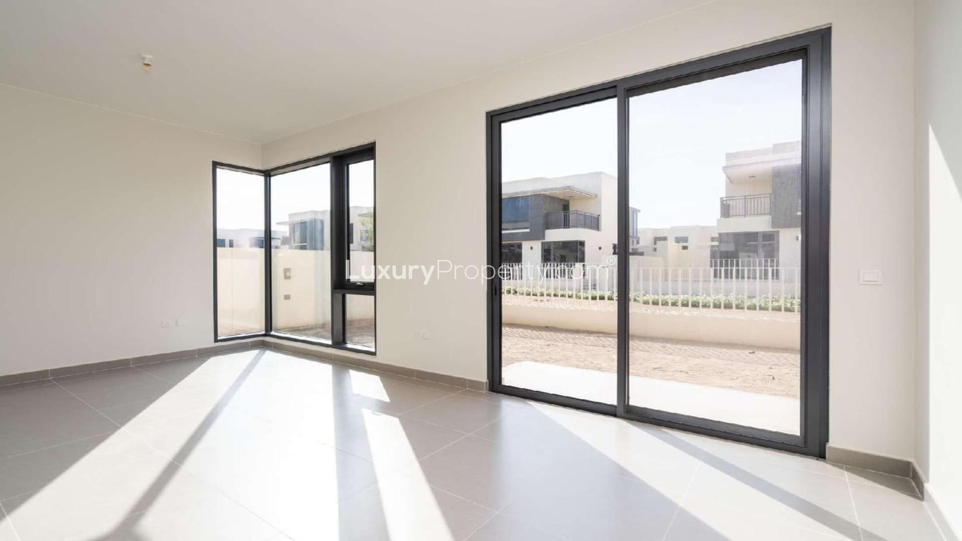 Single row villas in Maple, Dubai Hills Estate, showcasing modern architecture and street view