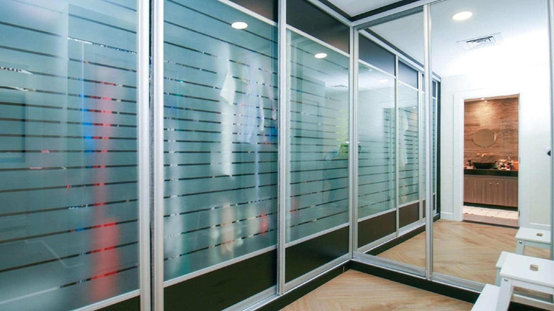 Contemporary living room in Alvorada 4 villa, Arabian Ranches, featuring stylish seating and decor