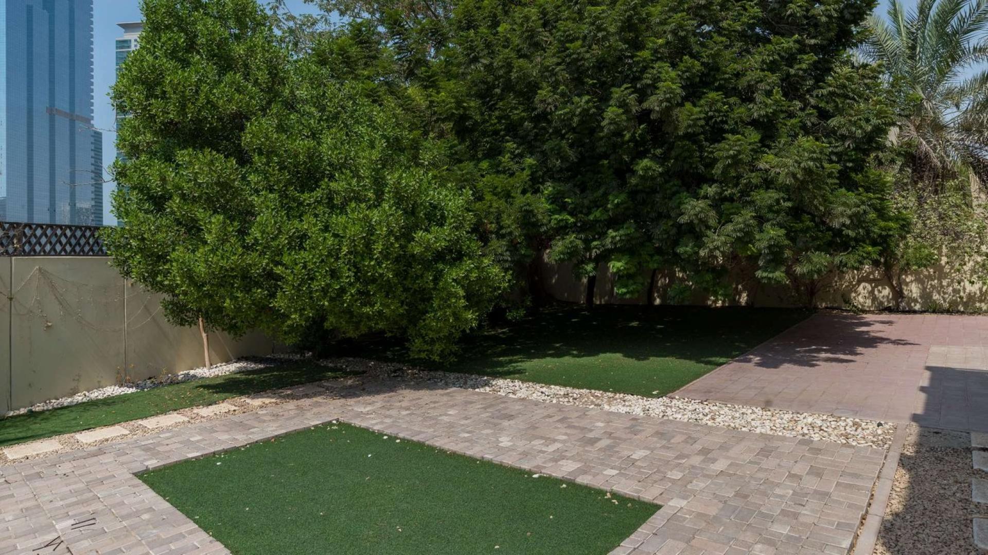 Exterior view of 4-bedroom villa on large corner plot in Meadows 2 for sale