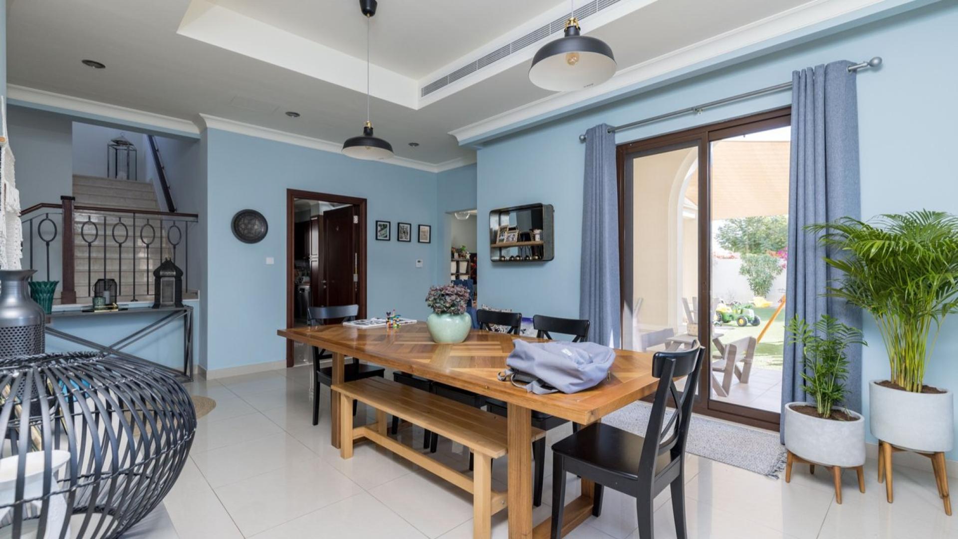 Luxurious living room in 4-bedroom villa, Arabian Ranches II, Rosa community, for sale