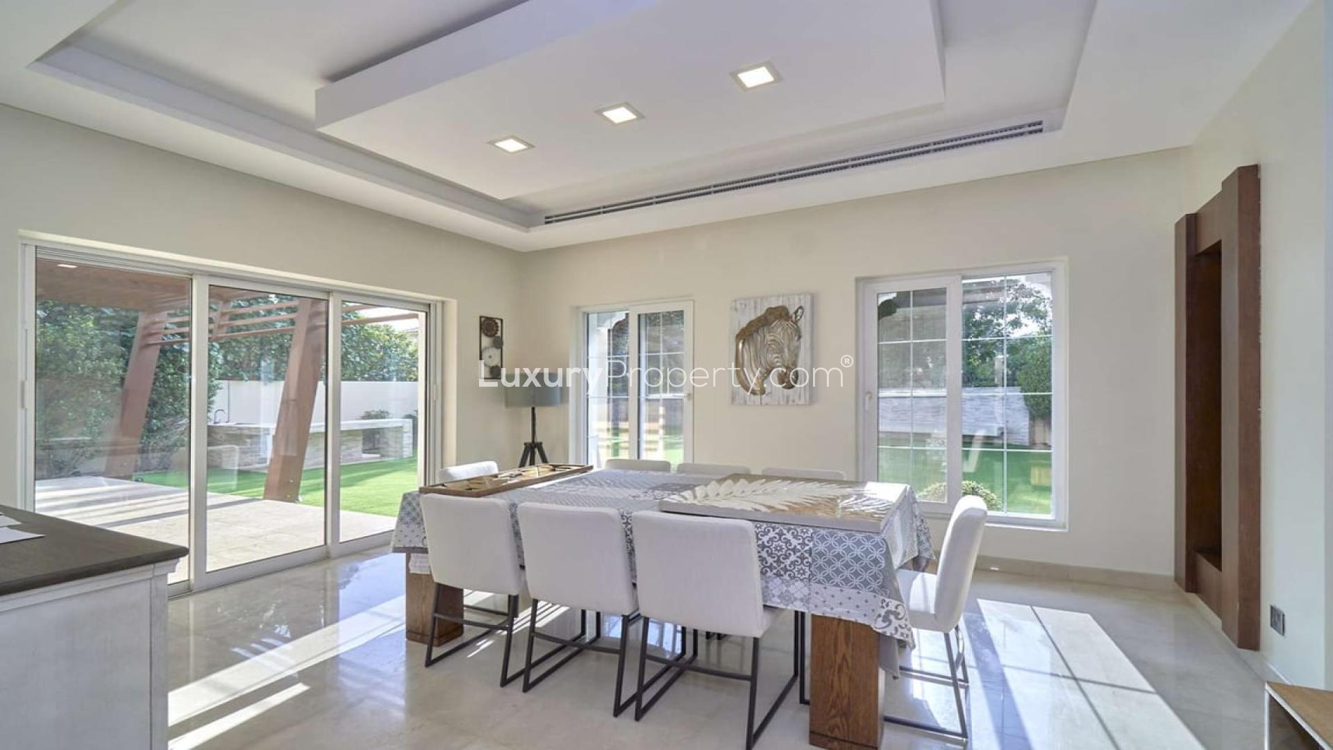 Spacious green backyard of 4-bedroom villa in Alvorada, Arabian Ranches for sale