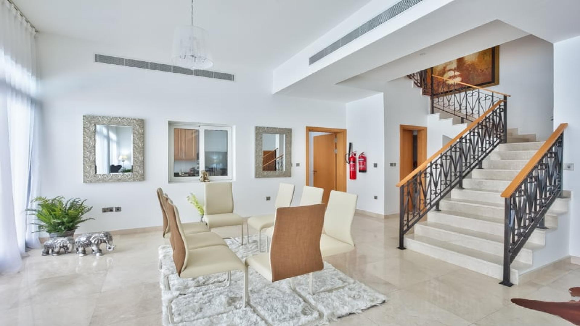 Luxurious living room in Palma Residences beachfront villa, Palm Jumeirah, with modern decor