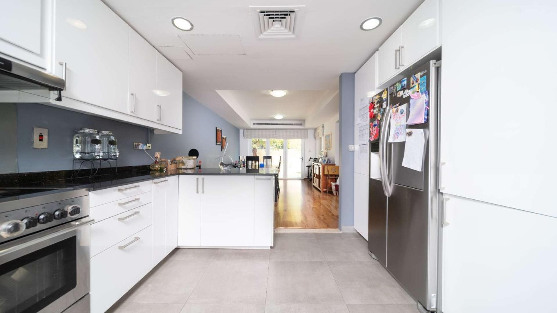 Living room with modern decor in fully upgraded 4-bedroom villa, The Lakes, Zulal