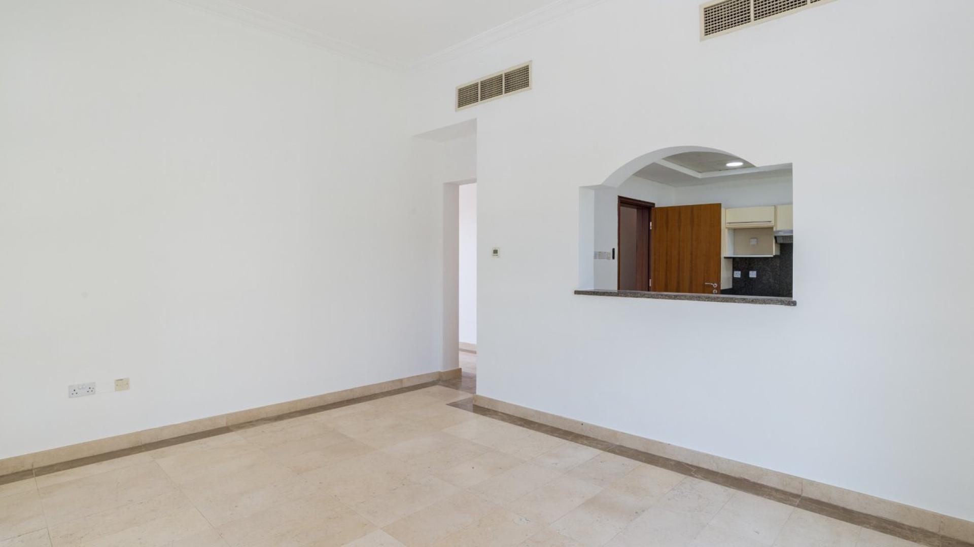 Interior view of modern kitchen in Jumeirah Islands villa, LP40678, for sale