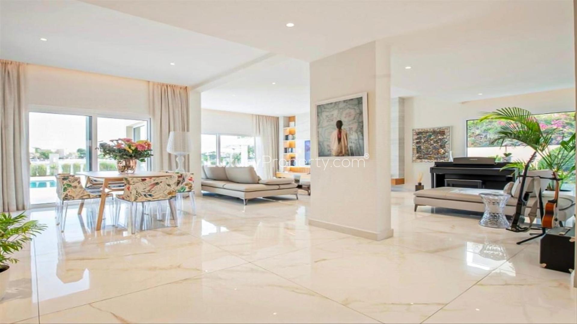 Renovated villa with lake view, private pool, and pergola in Maeen, The Lakes