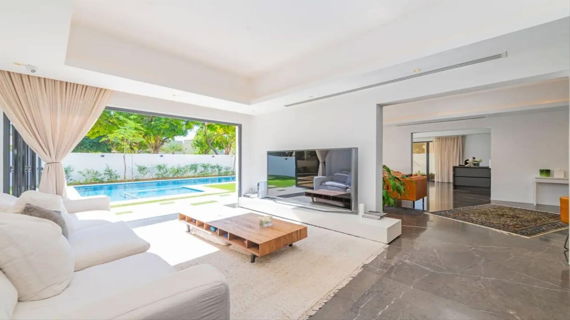 Luxurious Type 11 villa with illuminated pool in Meadows 8, prime location for sale