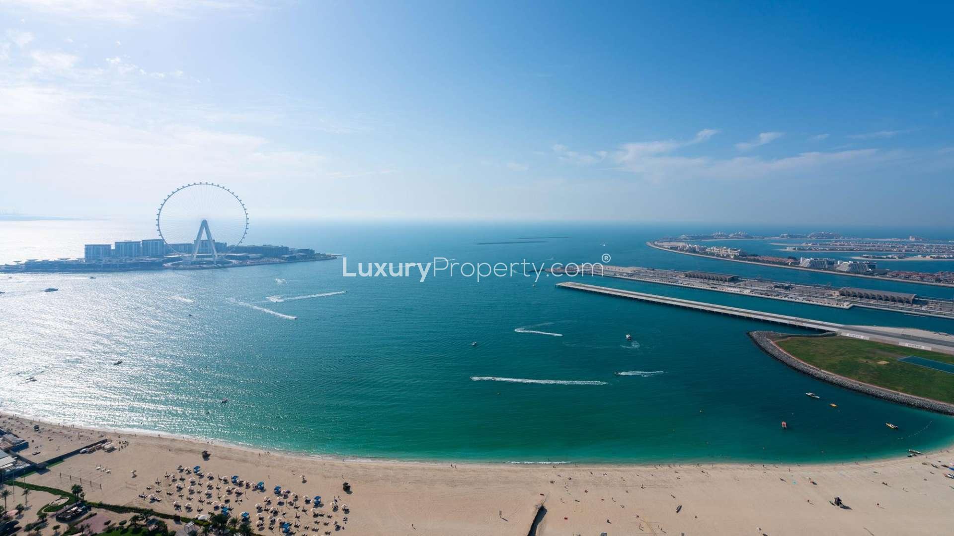 Spacious living area in luxury 4-bedroom apartment, 1 JBR, Jumeirah Beach Residence