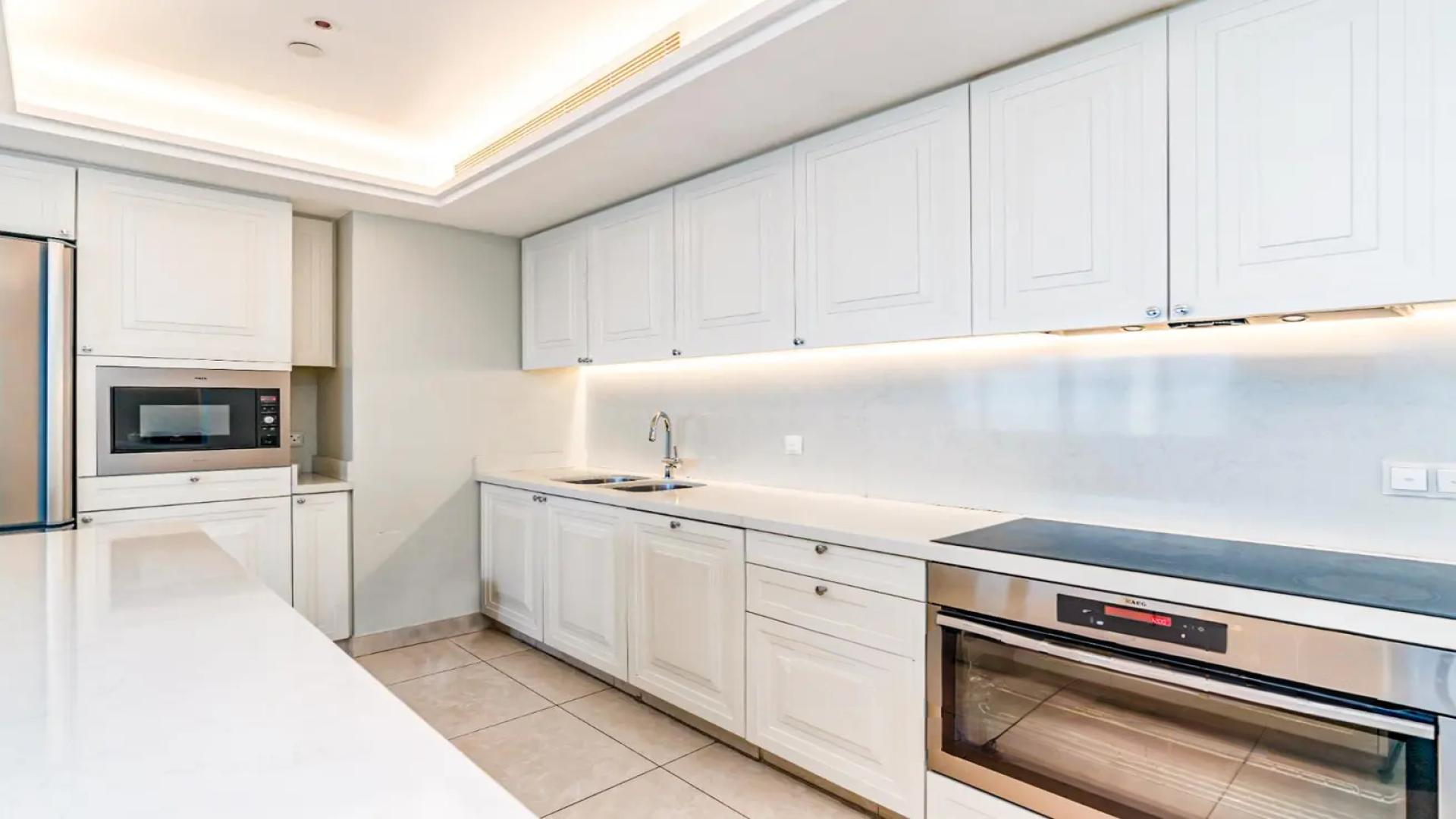 High floor luxury apartment dining area with skyline views, Downtown, The Address BLVD Sky Collection