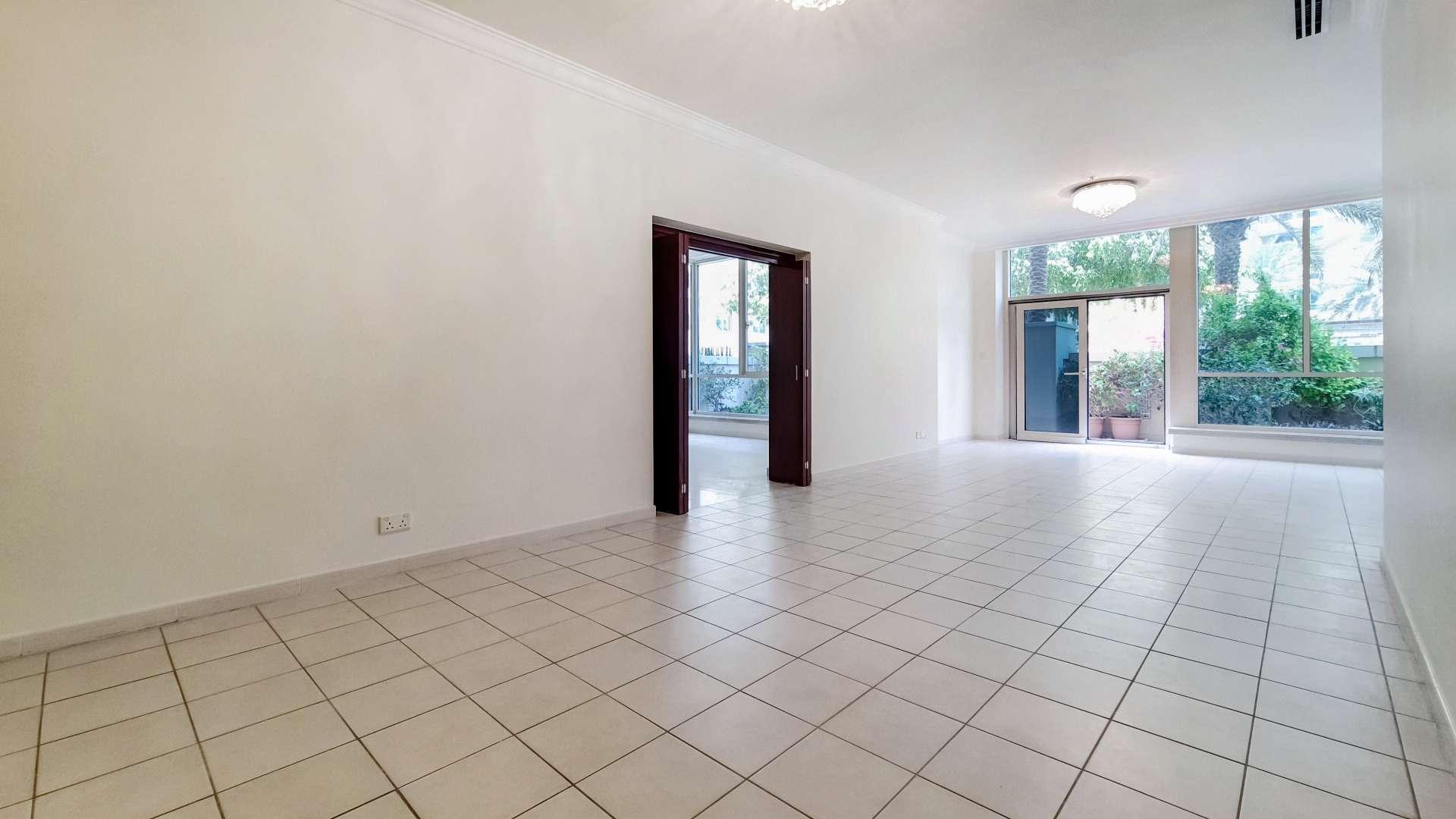 Ground-floor apartment private terrace with plants, Emaar 6 Towers, Dubai Marina