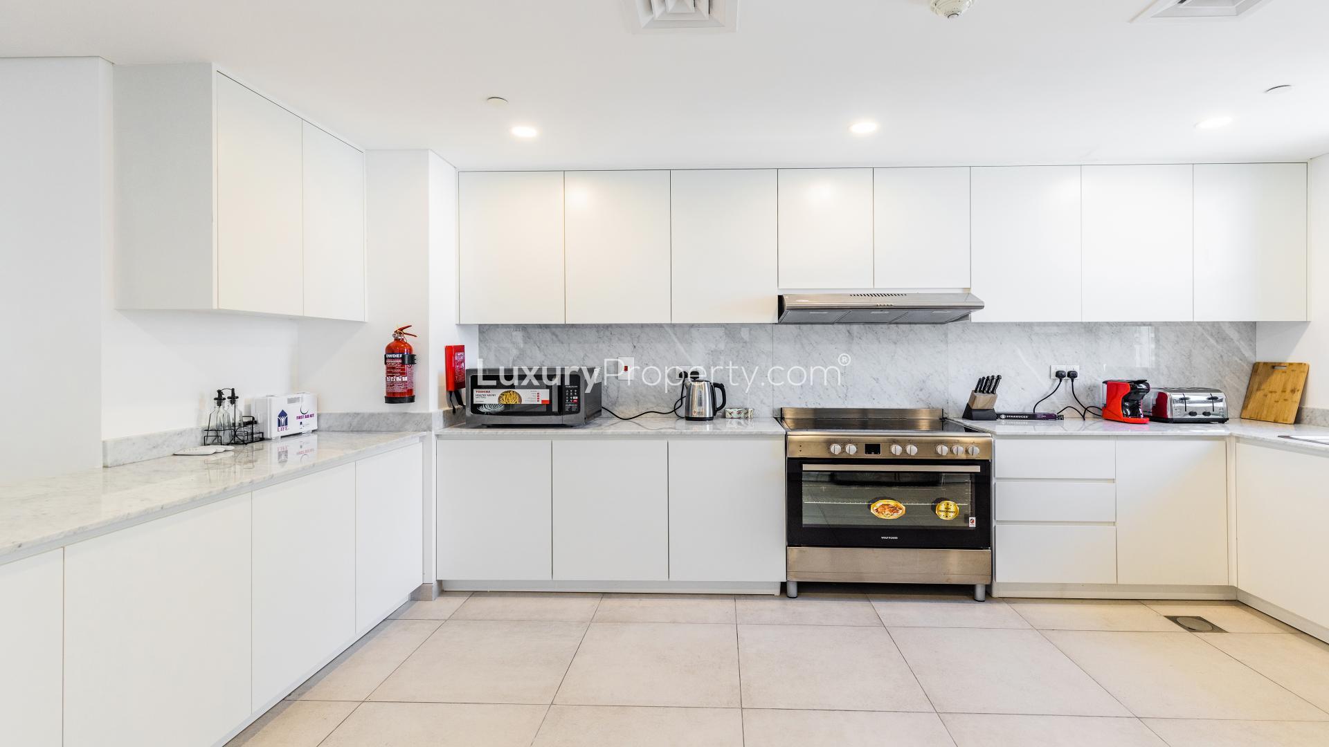 Luxurious living room in four-bedroom apartment, Madinat Jumeirah Living, Dubai for rent