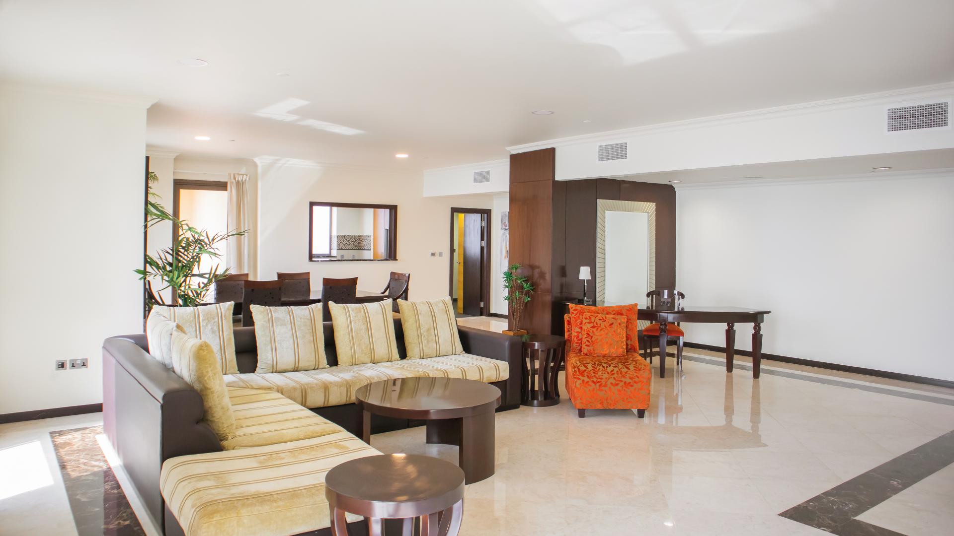 Beachfront apartment view, Jumeirah Beach Residence, Murjan, skyline and sea, luxury rental property