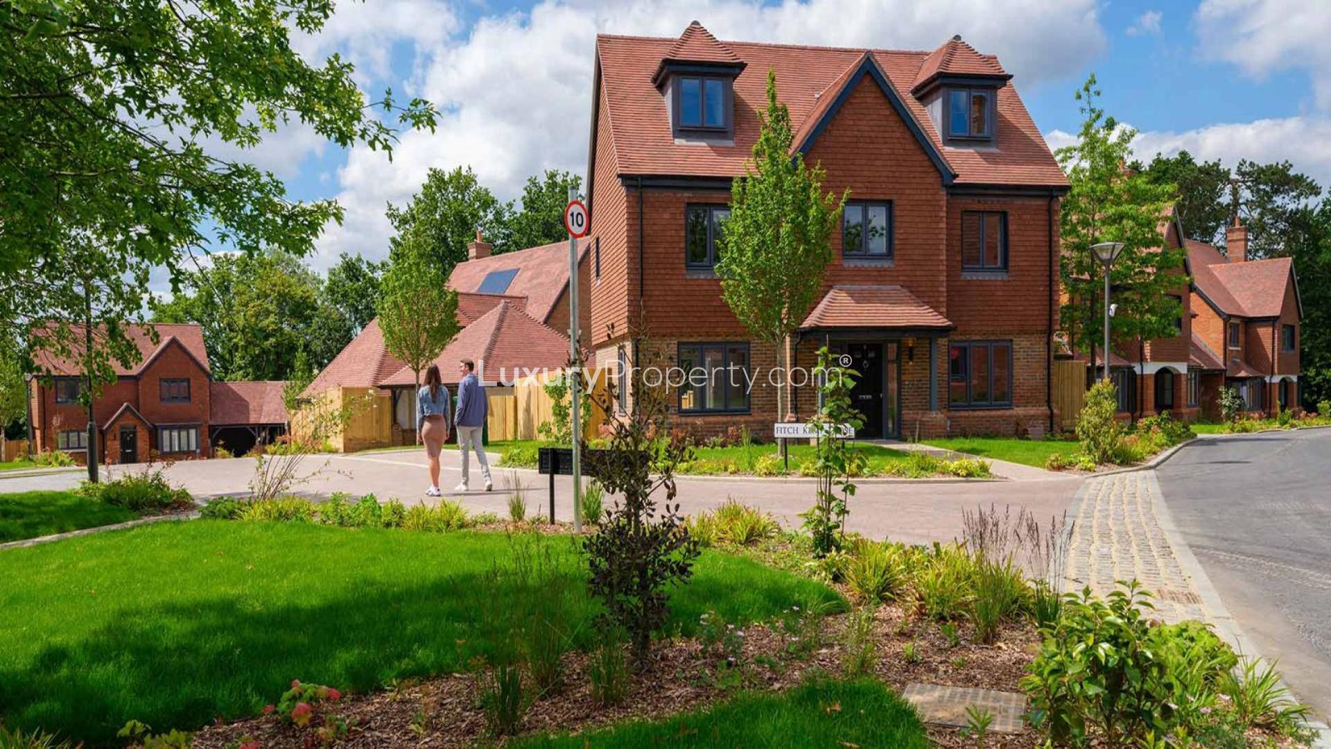 Elegant dining area with floral centerpiece in Oakhill apartment, London