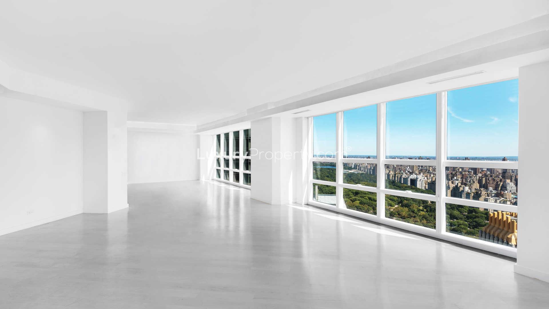 Spacious luxury apartment with panoramic Manhattan skyline views at 146 West 57th Street, NY